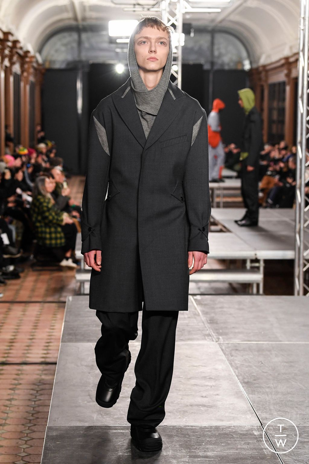 Fashion Week Paris Fall/Winter 2023 look 18 de la collection Kiko Kostadinov menswear