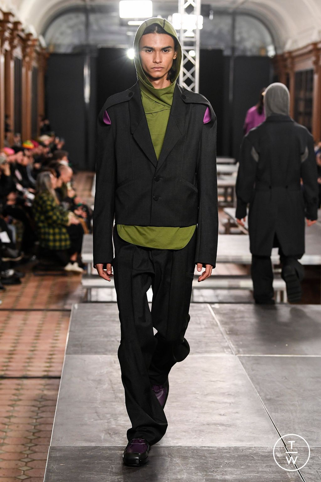 Fashion Week Paris Fall/Winter 2023 look 19 from the Kiko Kostadinov collection menswear