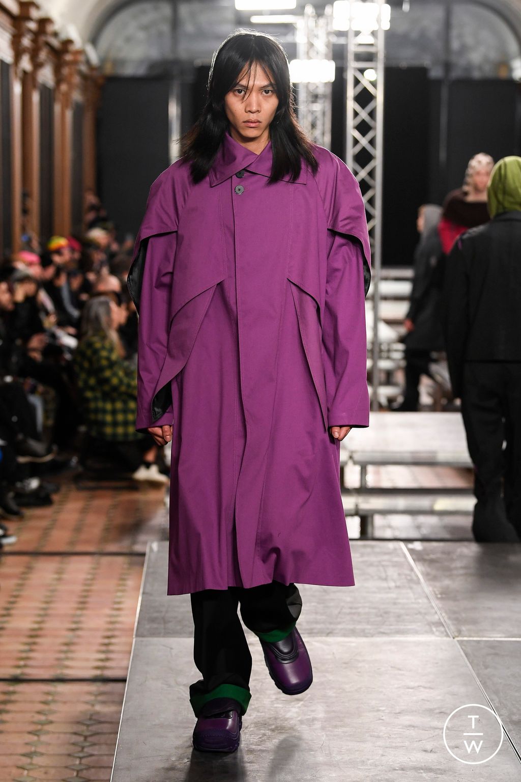 Fashion Week Paris Fall/Winter 2023 look 20 from the Kiko Kostadinov collection menswear