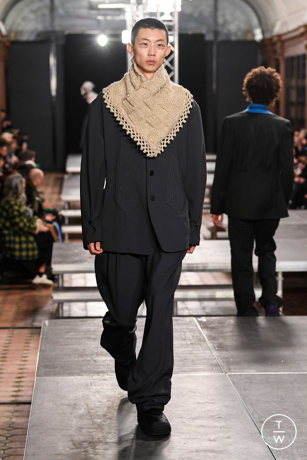 Fashion Week Paris Fall/Winter 2023 look 28 from the Kiko Kostadinov collection menswear