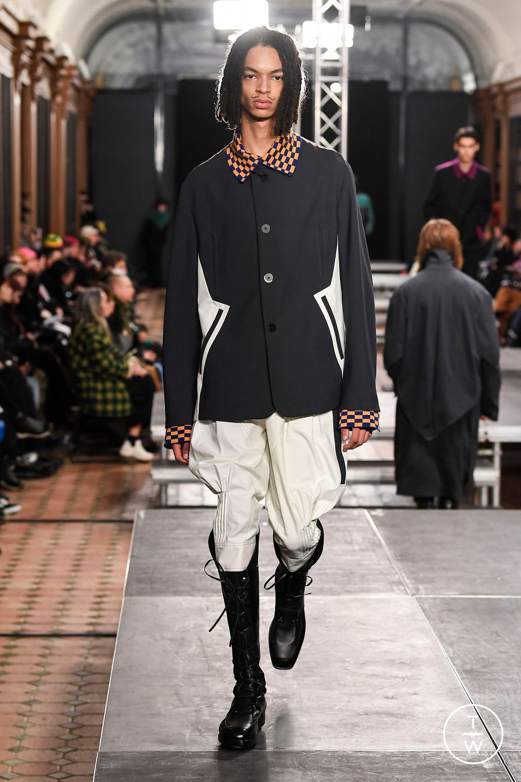 Fashion Week Paris Fall/Winter 2023 look 33 from the Kiko Kostadinov collection menswear