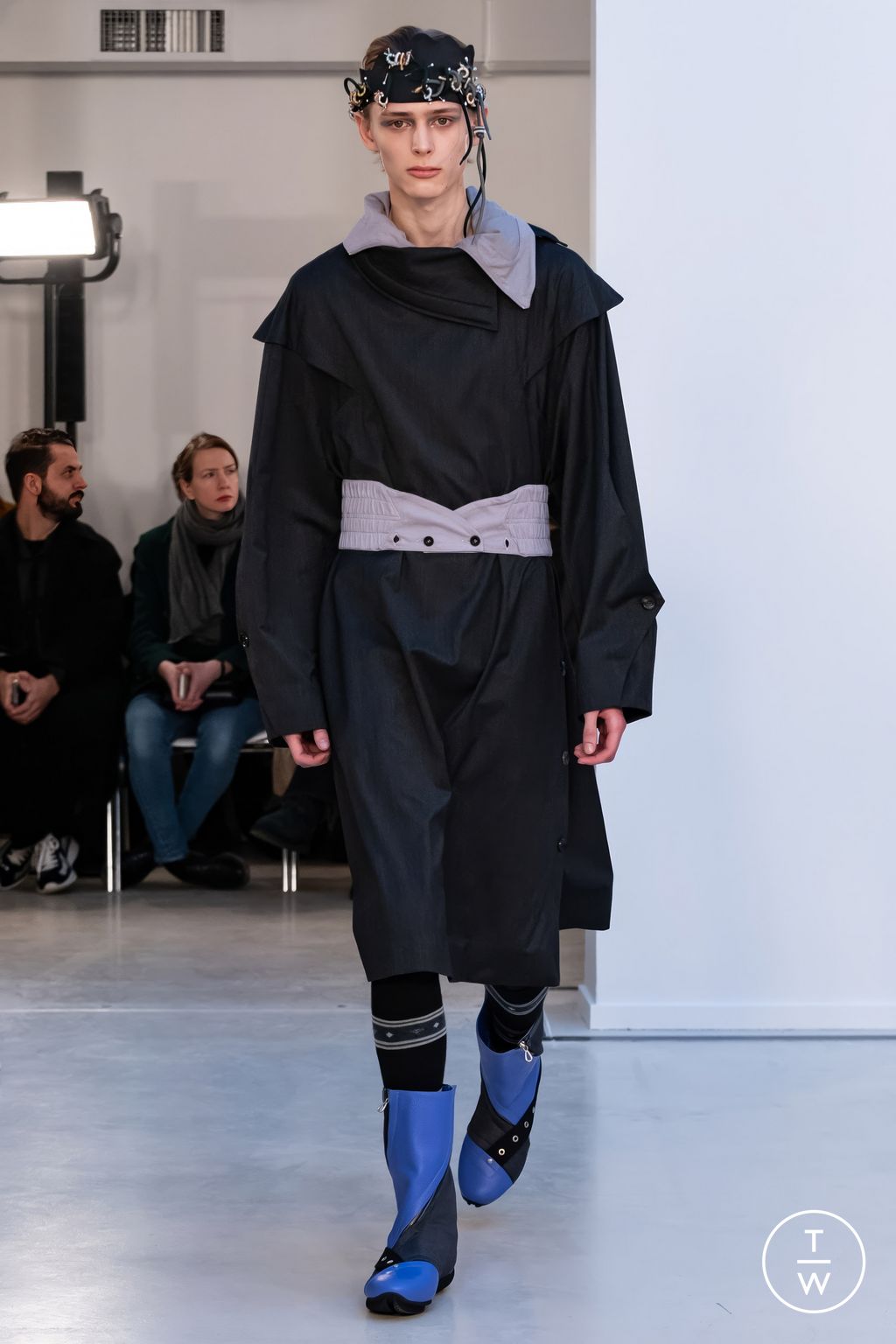 Fashion Week Paris Fall/Winter 2024 look 11 de la collection Kiko Kostadinov menswear