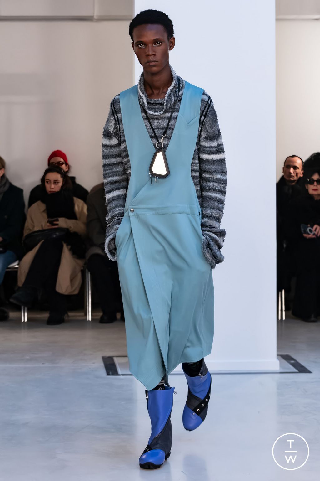 Fashion Week Paris Fall/Winter 2024 look 12 de la collection Kiko Kostadinov menswear