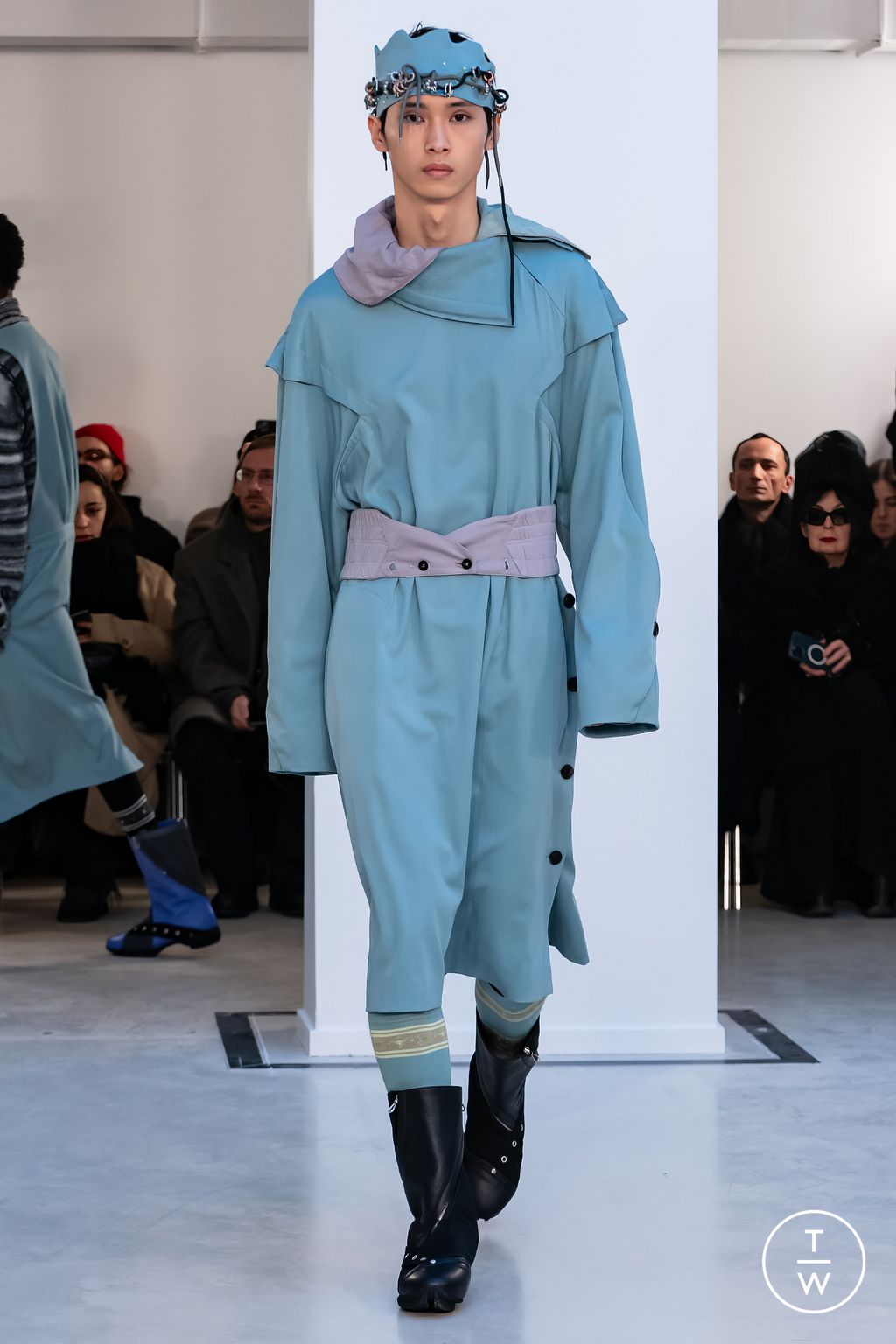 Fashion Week Paris Fall/Winter 2024 look 13 de la collection Kiko Kostadinov menswear