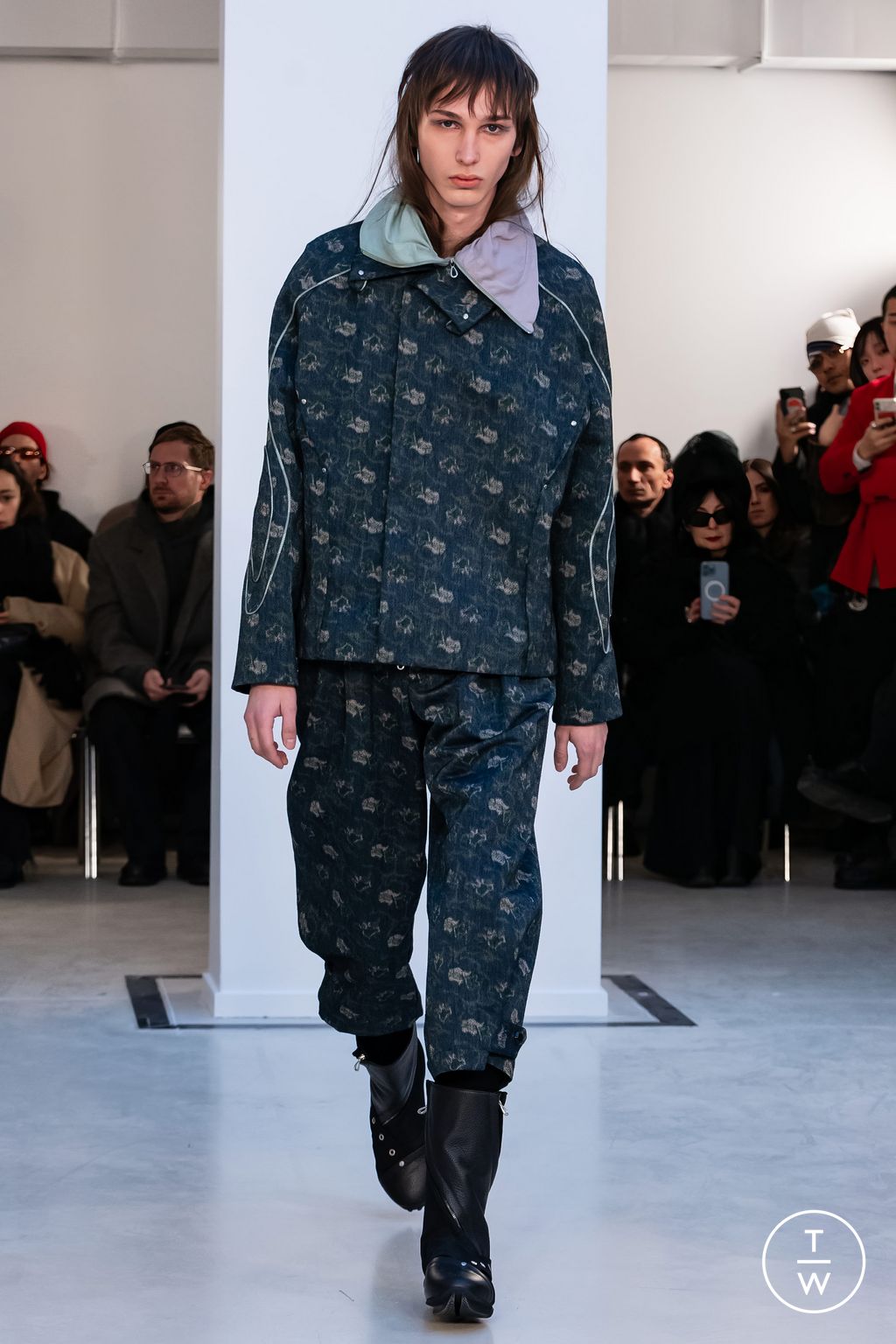 Fashion Week Paris Fall/Winter 2024 look 23 de la collection Kiko Kostadinov menswear