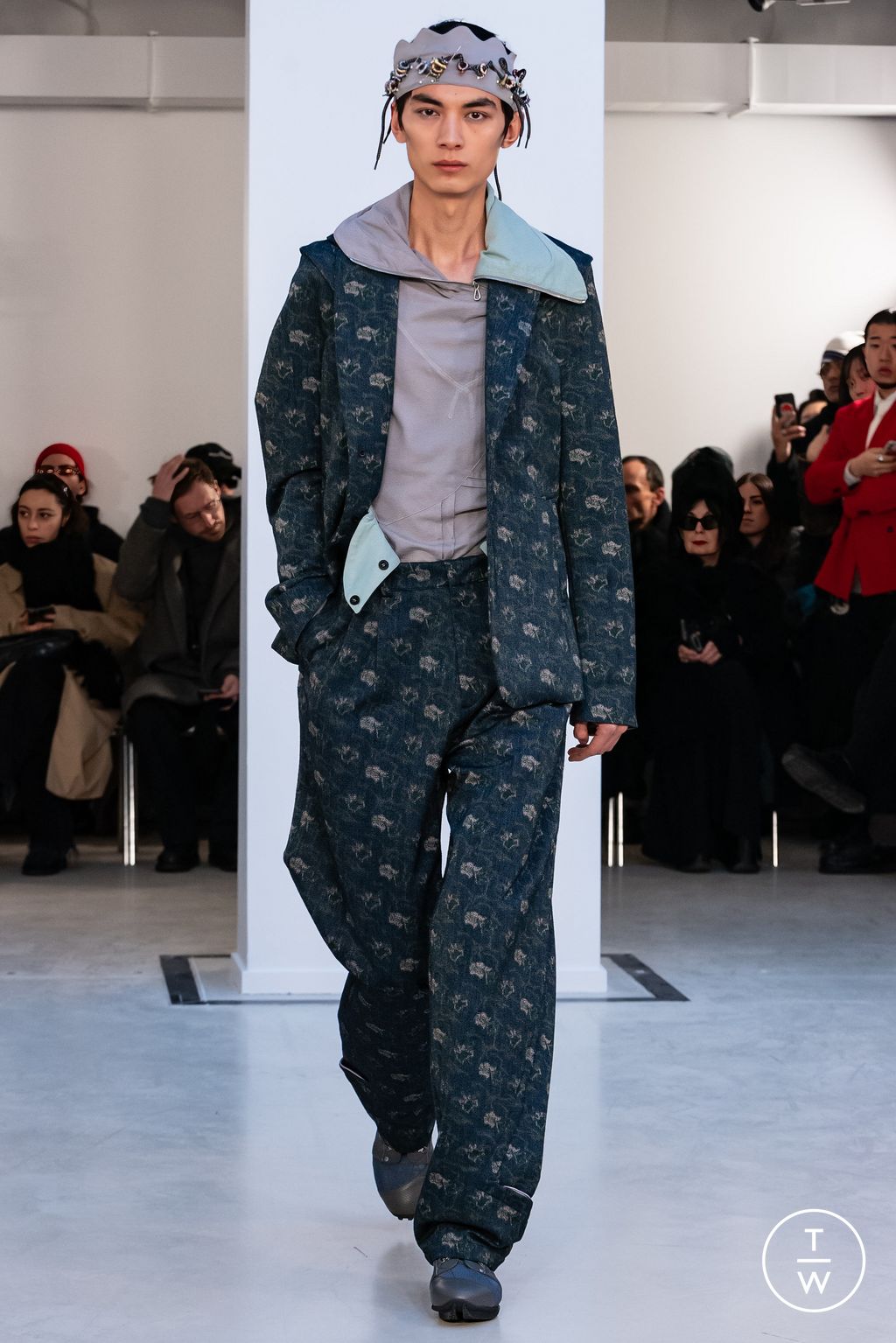 Fashion Week Paris Fall/Winter 2024 look 24 de la collection Kiko Kostadinov menswear
