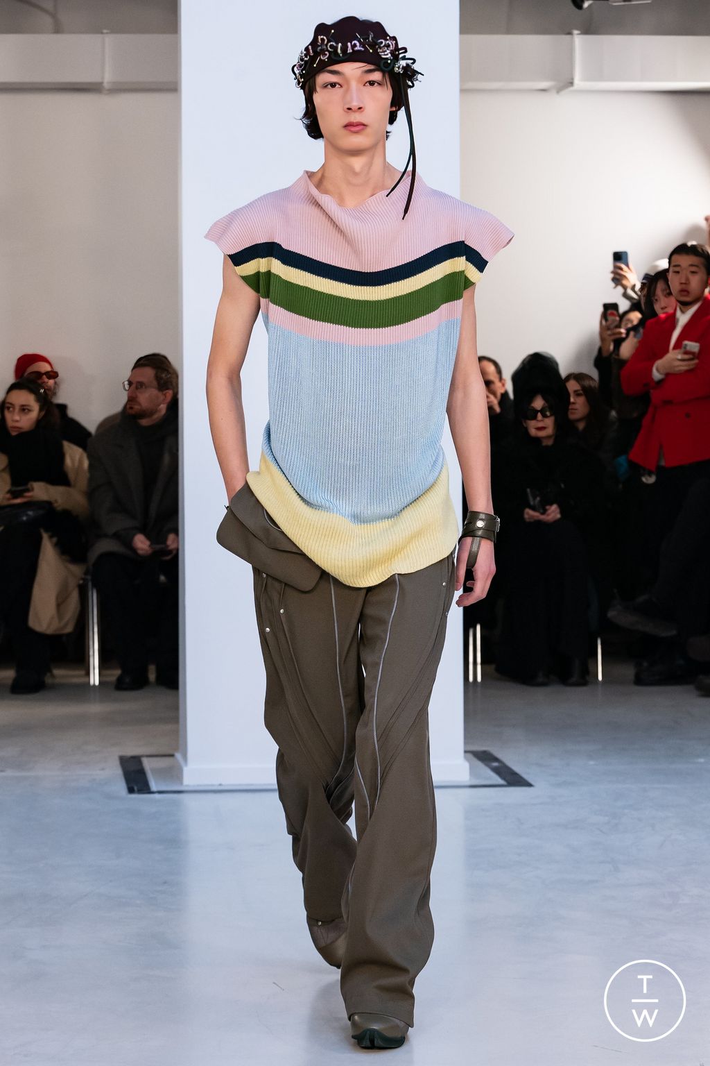 Fashion Week Paris Fall/Winter 2024 look 25 de la collection Kiko Kostadinov menswear