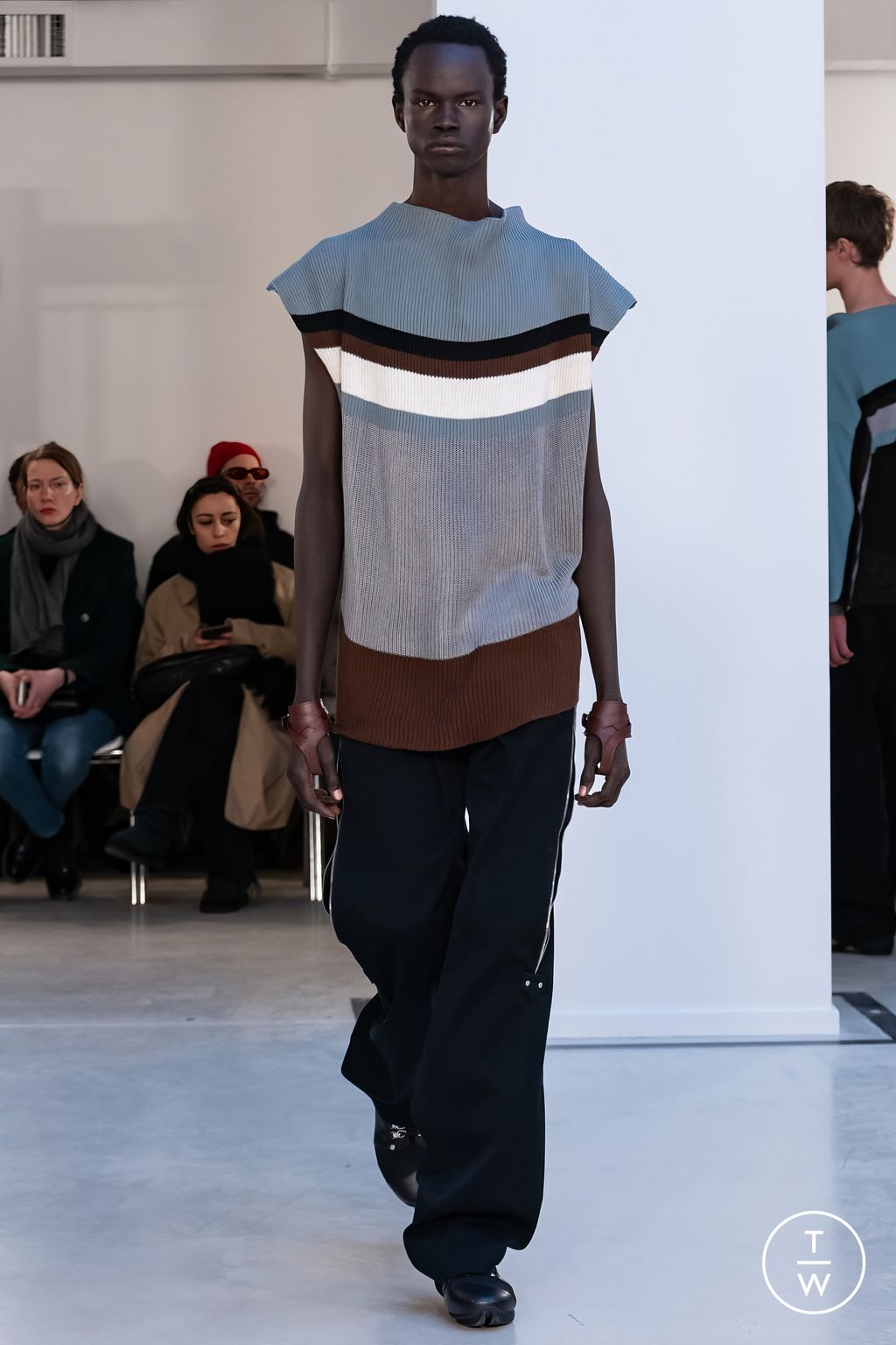 Fashion Week Paris Fall/Winter 2024 look 27 de la collection Kiko Kostadinov menswear