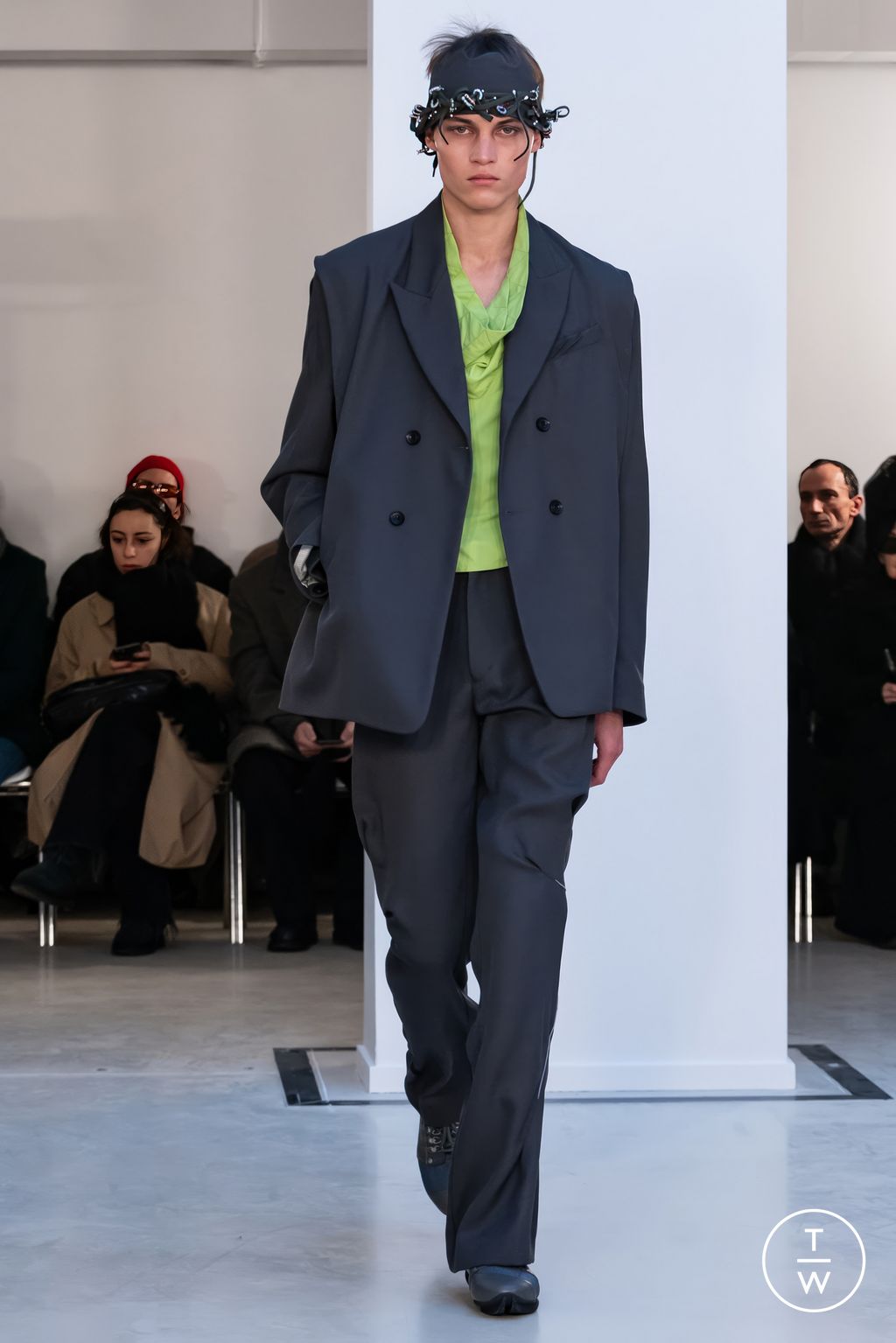Fashion Week Paris Fall/Winter 2024 look 33 de la collection Kiko Kostadinov menswear