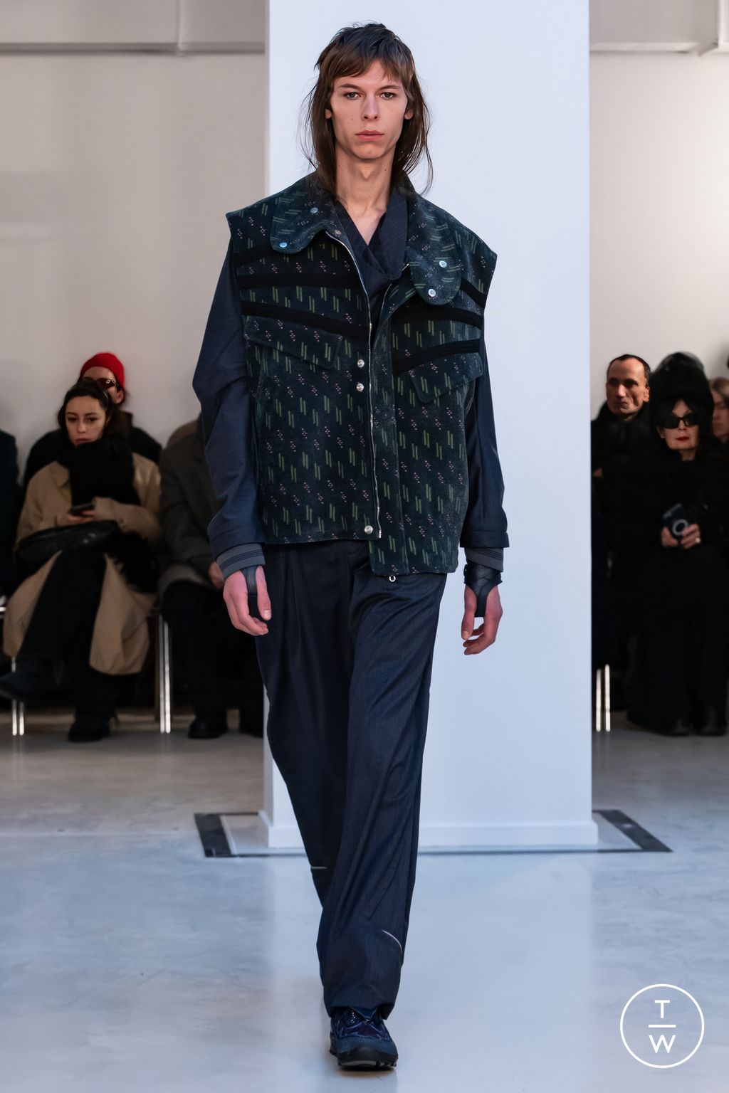 Fashion Week Paris Fall/Winter 2024 look 37 de la collection Kiko Kostadinov menswear