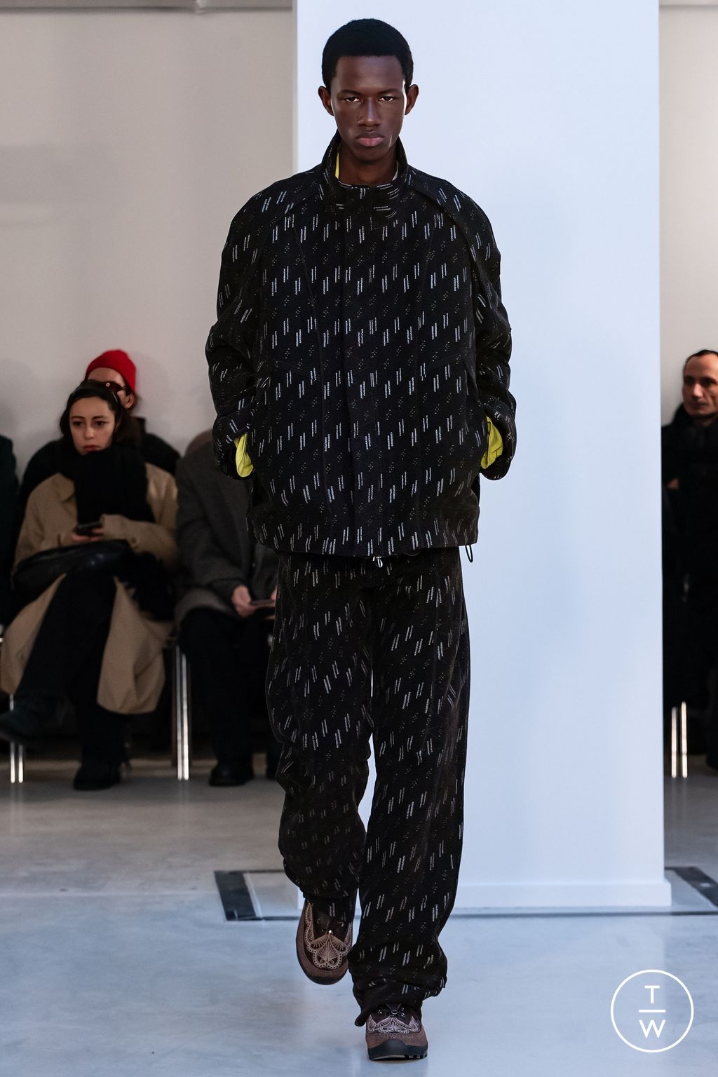 Fashion Week Paris Fall/Winter 2024 look 39 de la collection Kiko Kostadinov menswear
