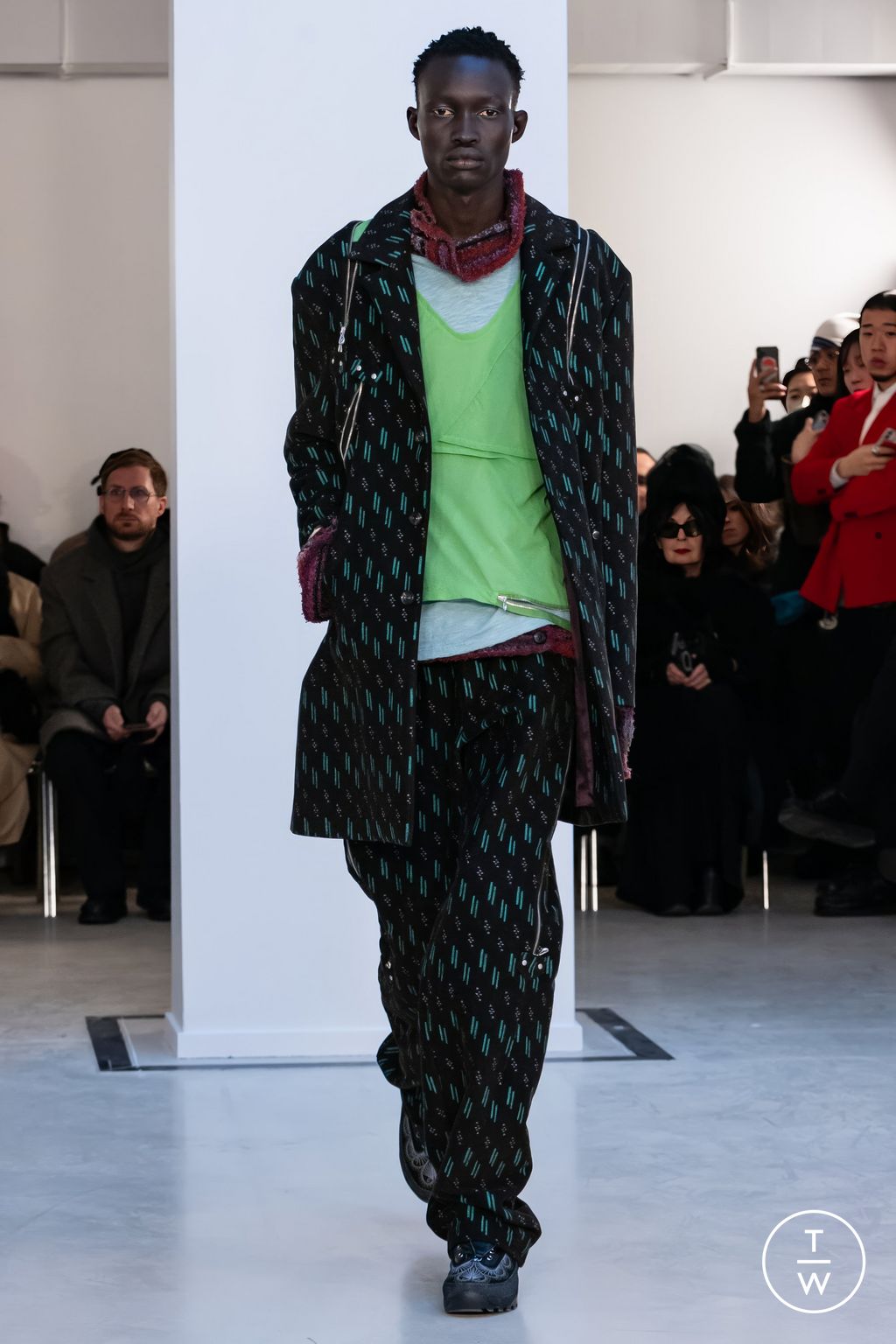 Fashion Week Paris Fall/Winter 2024 look 40 de la collection Kiko Kostadinov menswear
