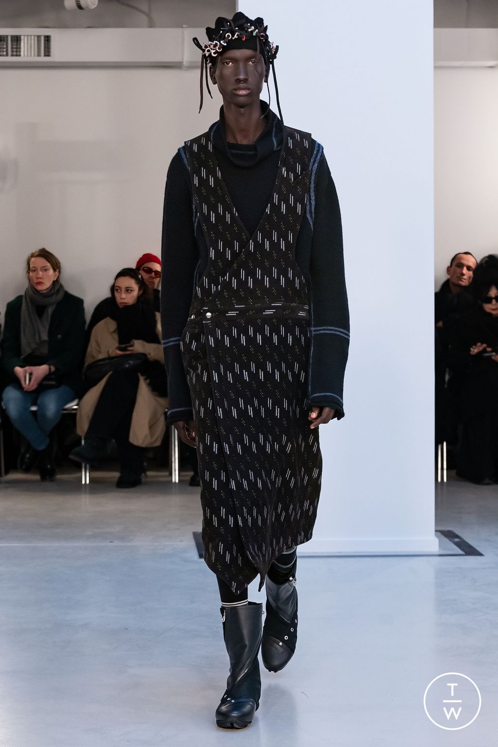 Fashion Week Paris Fall/Winter 2024 look 41 de la collection Kiko Kostadinov menswear