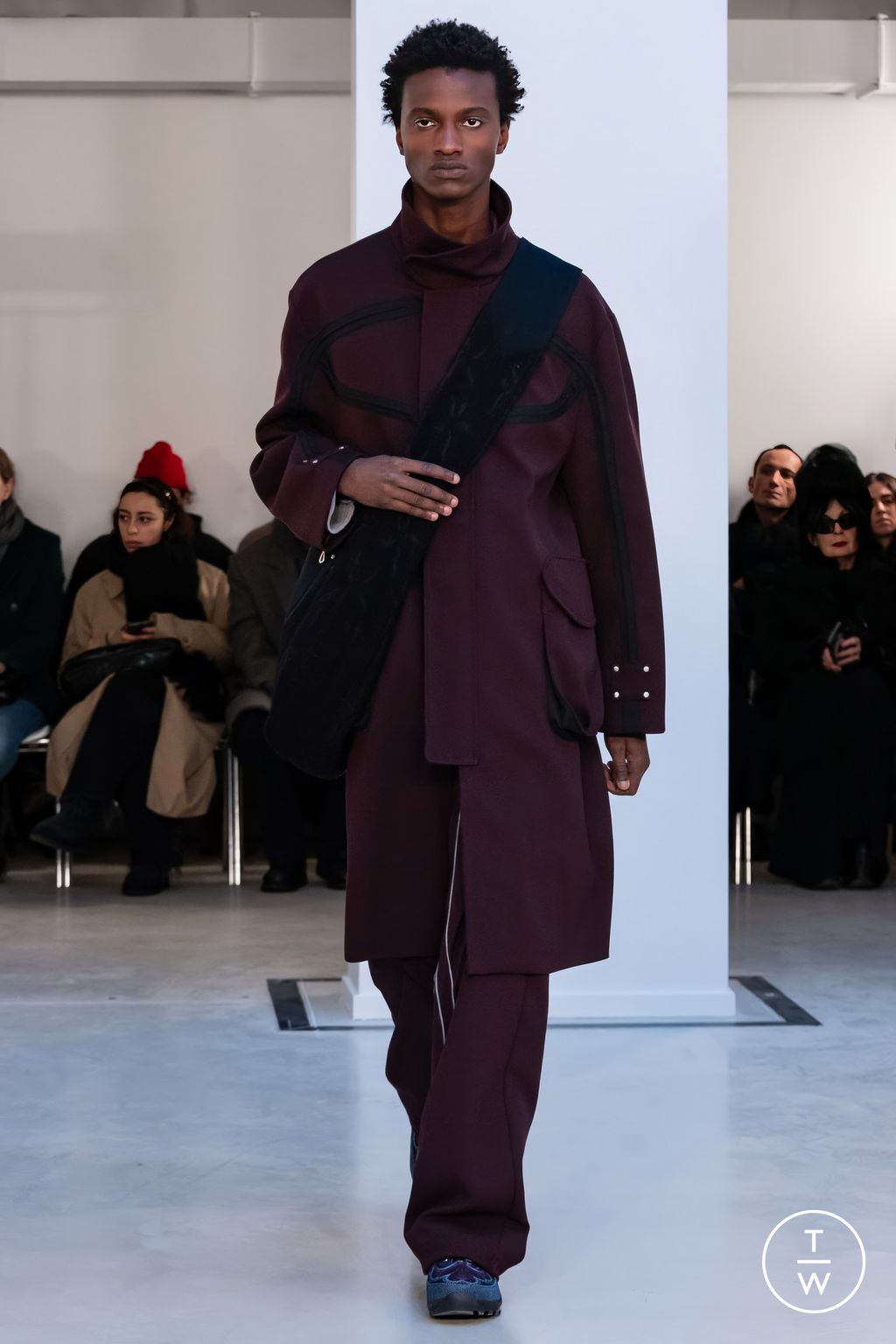Fashion Week Paris Fall/Winter 2024 look 42 de la collection Kiko Kostadinov menswear