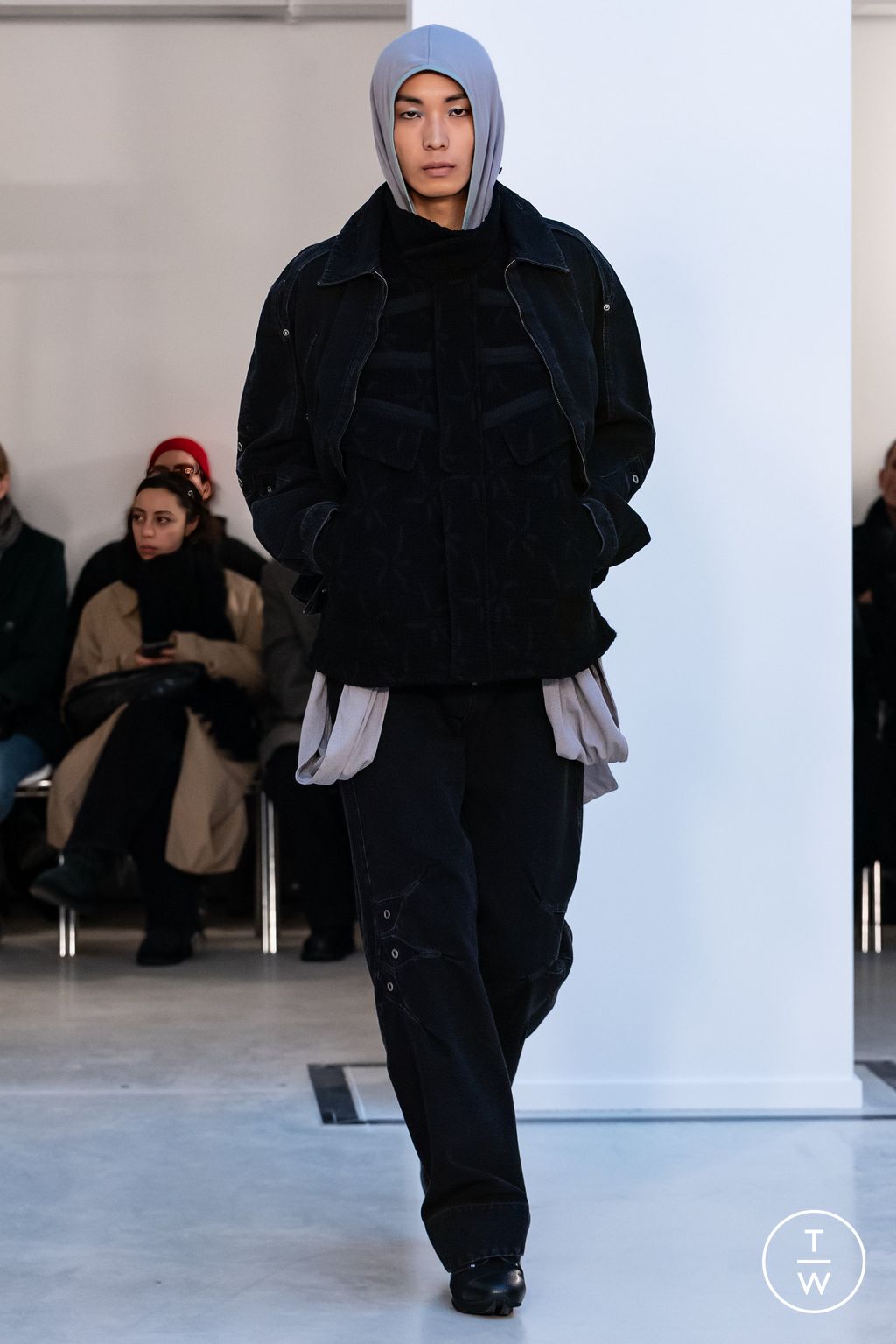 Fashion Week Paris Fall/Winter 2024 look 43 de la collection Kiko Kostadinov menswear