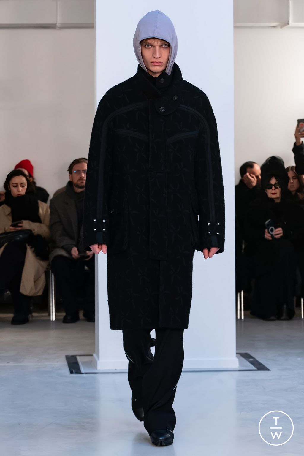 Fashion Week Paris Fall/Winter 2024 look 44 from the Kiko Kostadinov collection menswear
