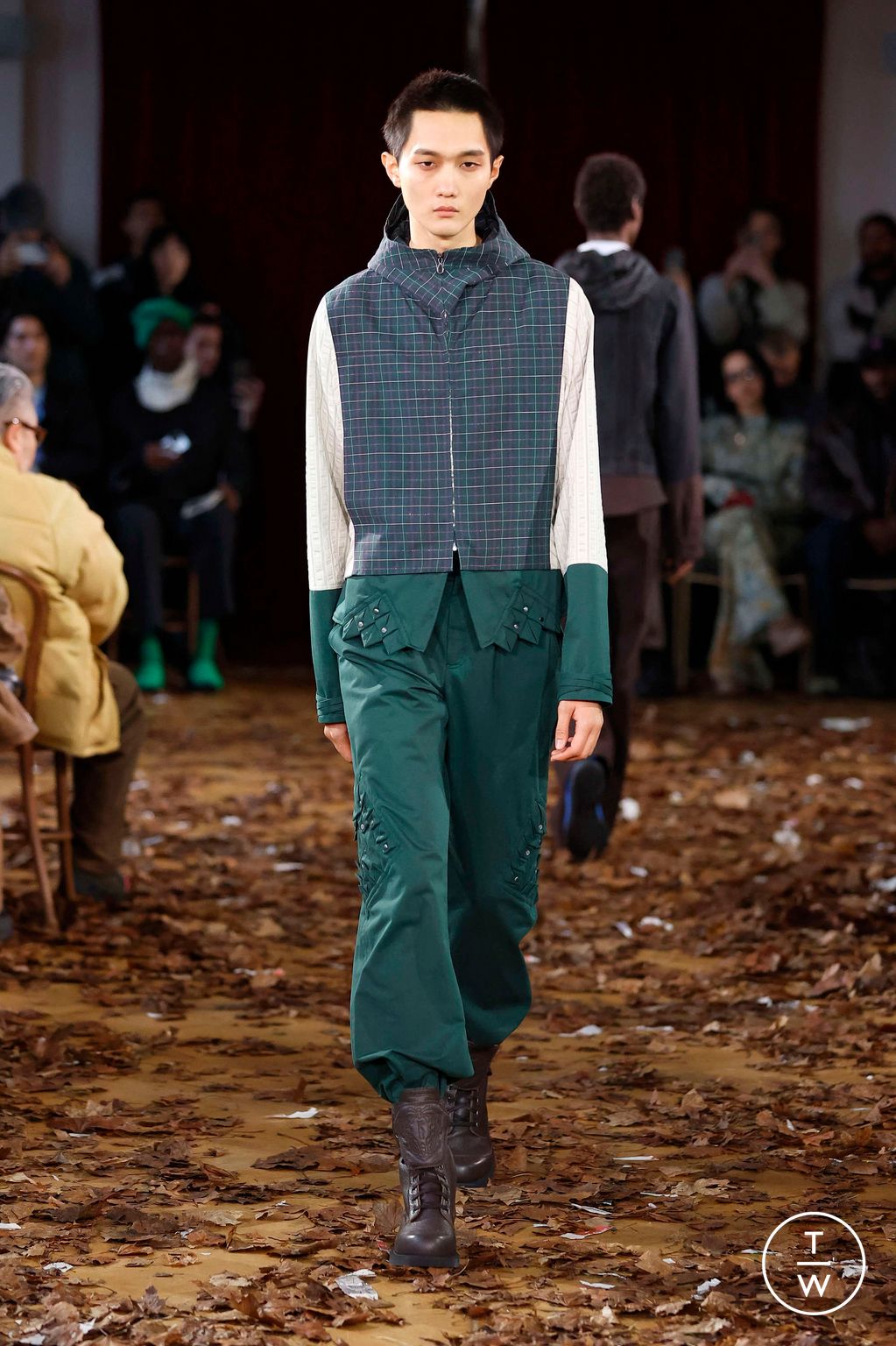 Fashion Week Paris Fall/Winter 2025 look 4 from the Kiko Kostadinov collection menswear