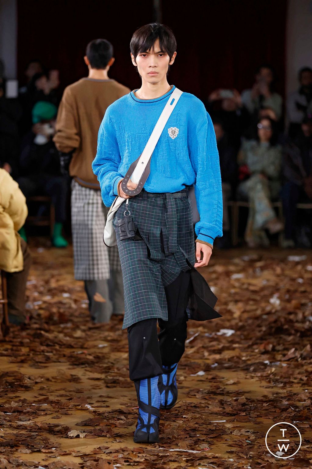 Fashion Week Paris Fall/Winter 2025 look 8 from the Kiko Kostadinov collection menswear
