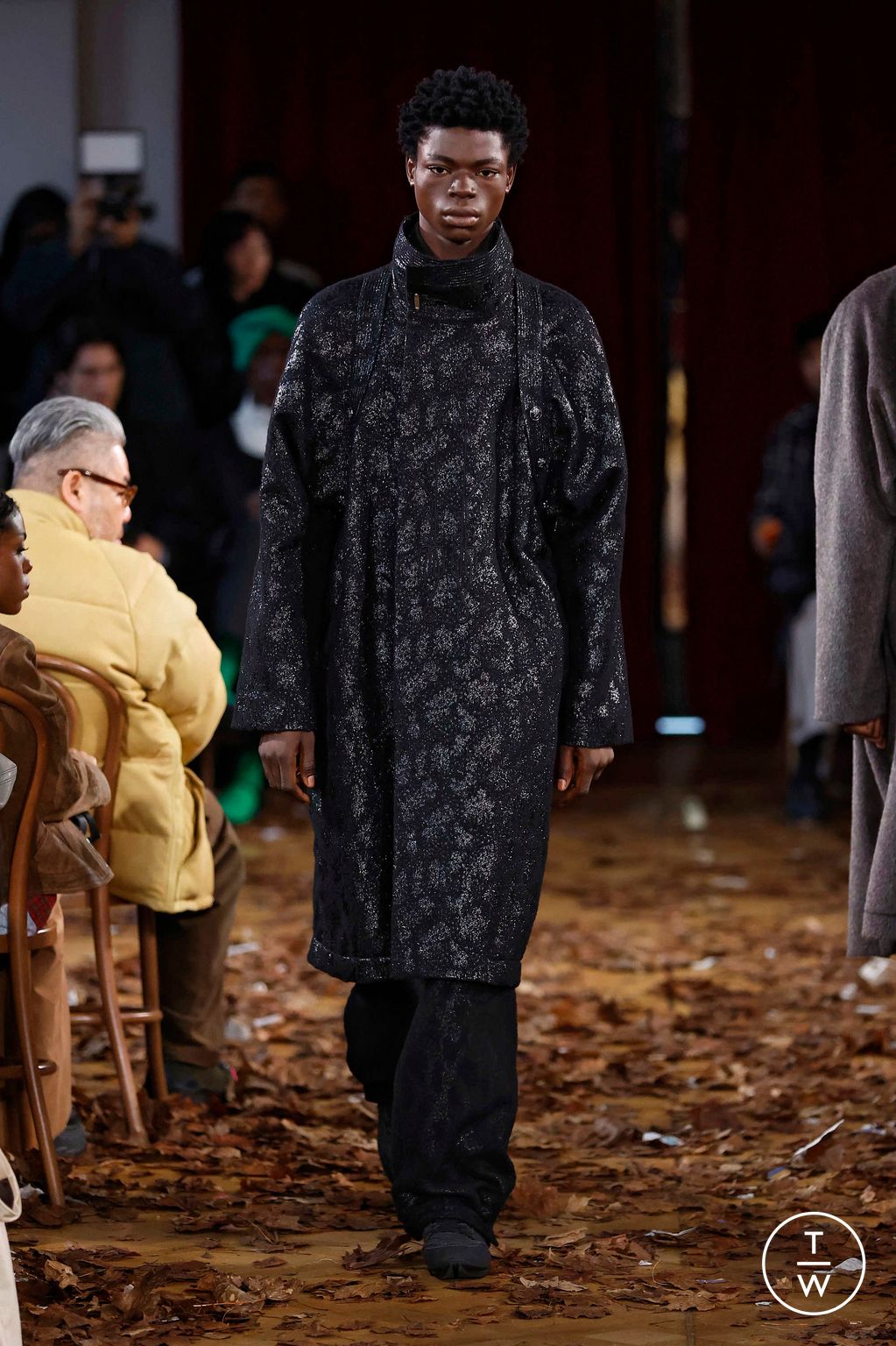 Fashion Week Paris Fall/Winter 2025 look 9 from the Kiko Kostadinov collection menswear