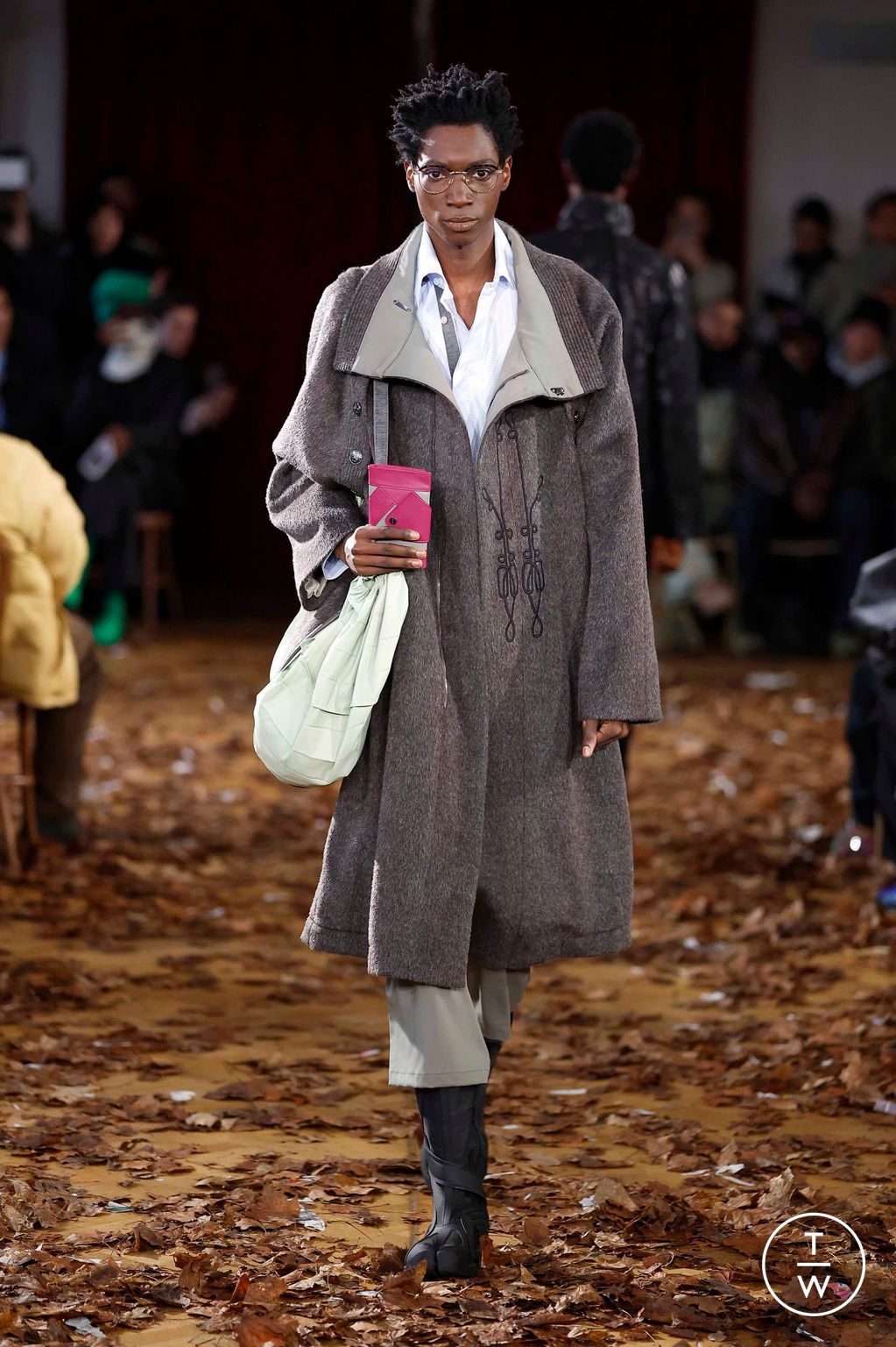 Fashion Week Paris Fall/Winter 2025 look 10 from the Kiko Kostadinov collection menswear