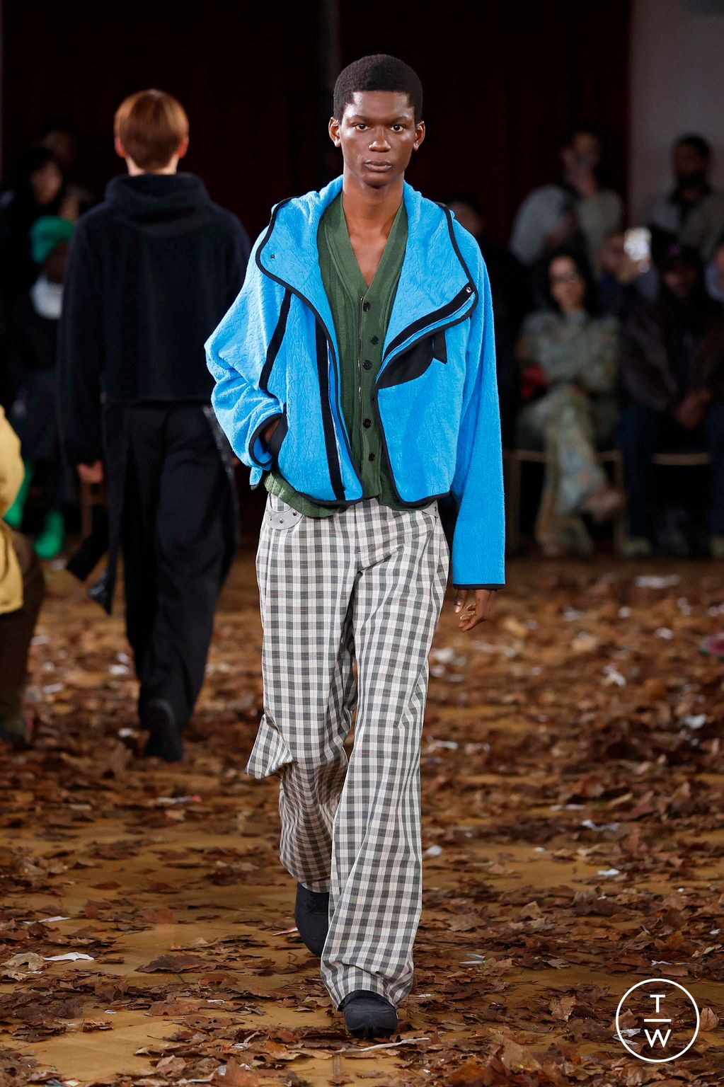 Fashion Week Paris Fall/Winter 2025 look 13 from the Kiko Kostadinov collection menswear