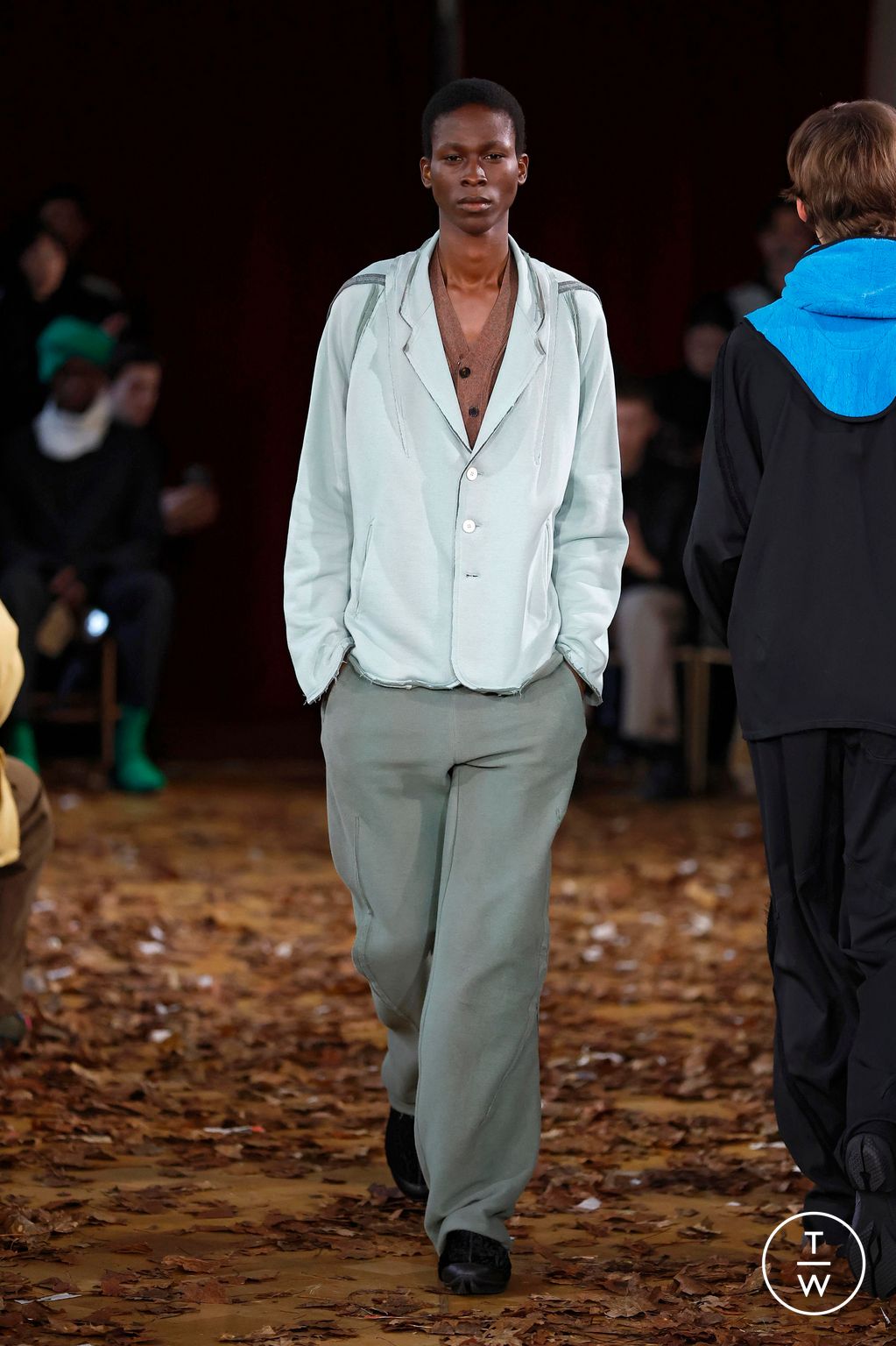 Fashion Week Paris Fall/Winter 2025 look 15 from the Kiko Kostadinov collection menswear