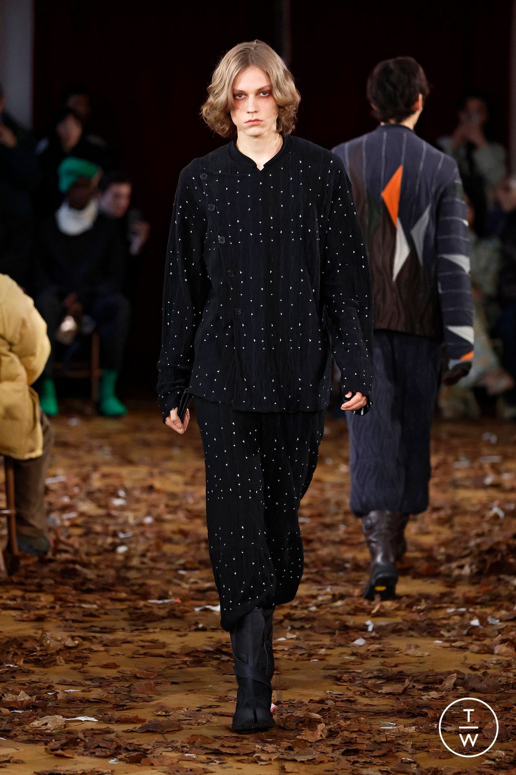 Fashion Week Paris Fall/Winter 2025 look 18 from the Kiko Kostadinov collection menswear