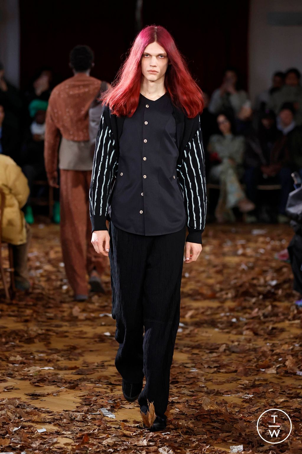 Fashion Week Paris Fall/Winter 2025 look 19 from the Kiko Kostadinov collection menswear