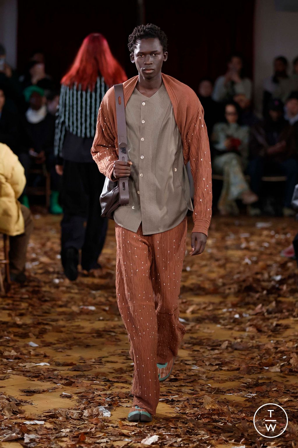 Fashion Week Paris Fall/Winter 2025 look 20 from the Kiko Kostadinov collection menswear