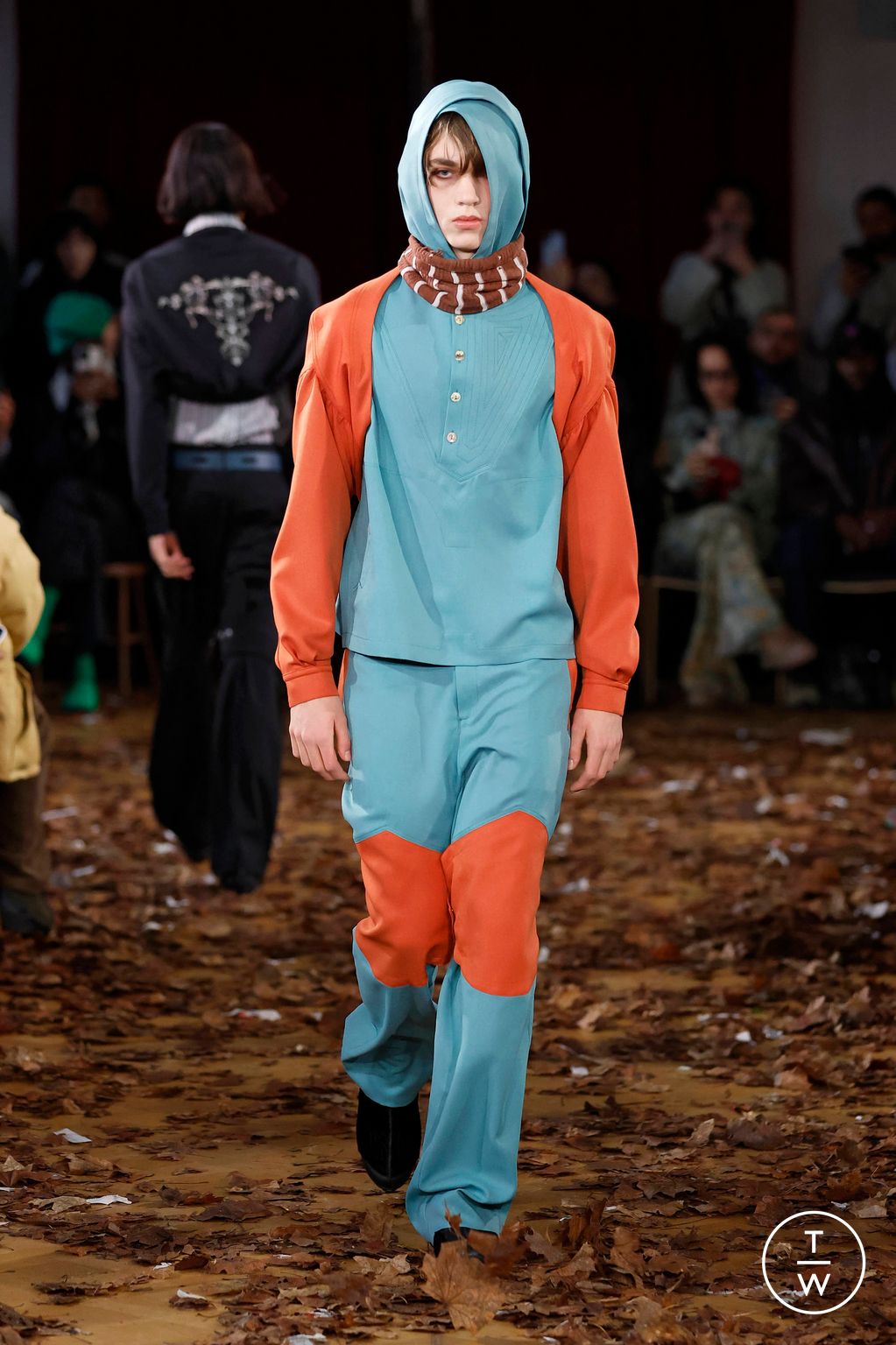 Fashion Week Paris Fall/Winter 2025 look 21 from the Kiko Kostadinov collection menswear