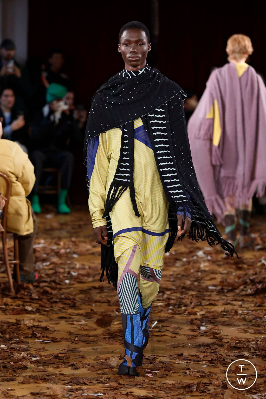 Fashion Week Paris Fall/Winter 2025 look 28 from the Kiko Kostadinov collection menswear