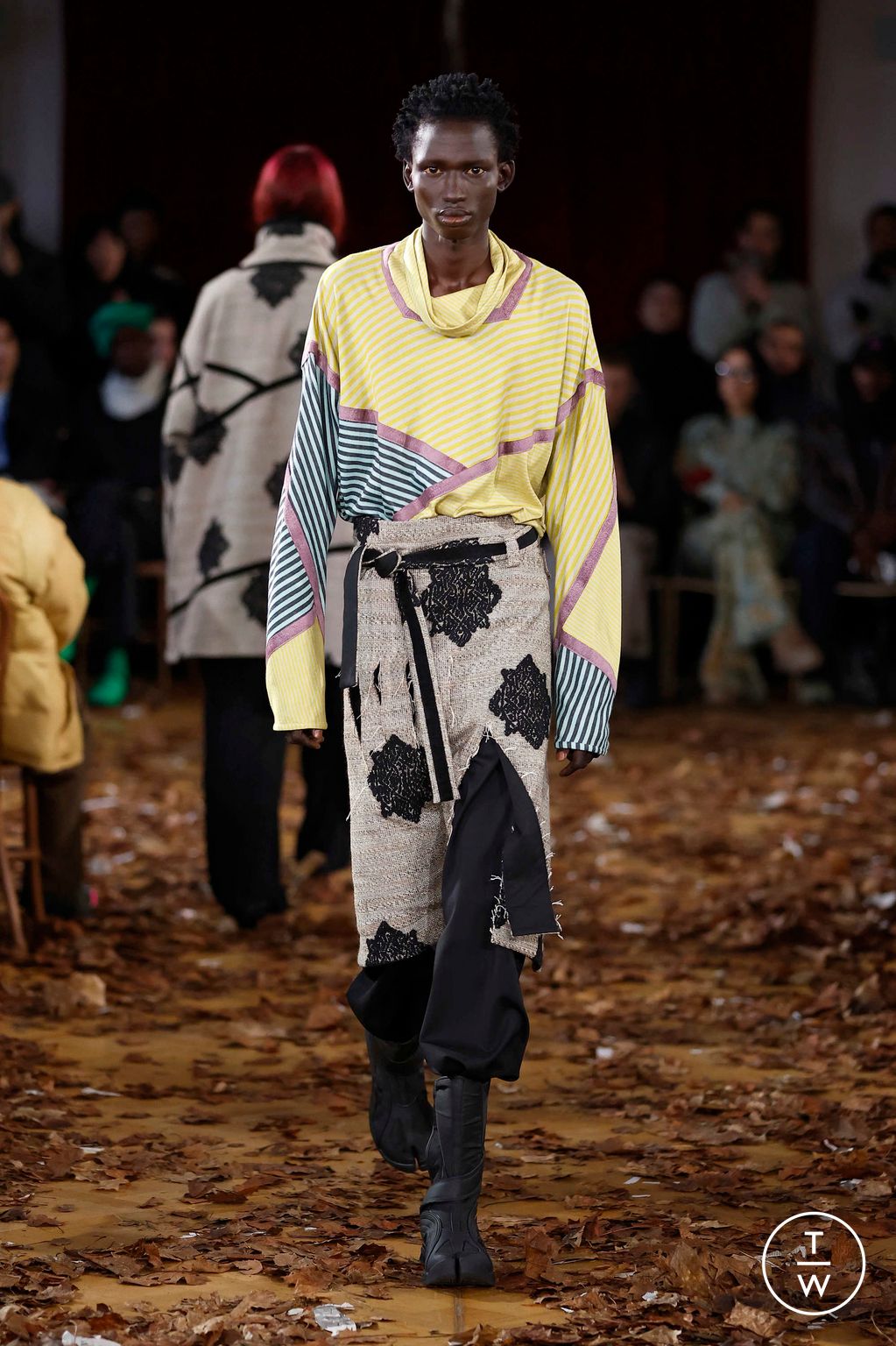 Fashion Week Paris Fall/Winter 2025 look 30 from the Kiko Kostadinov collection menswear