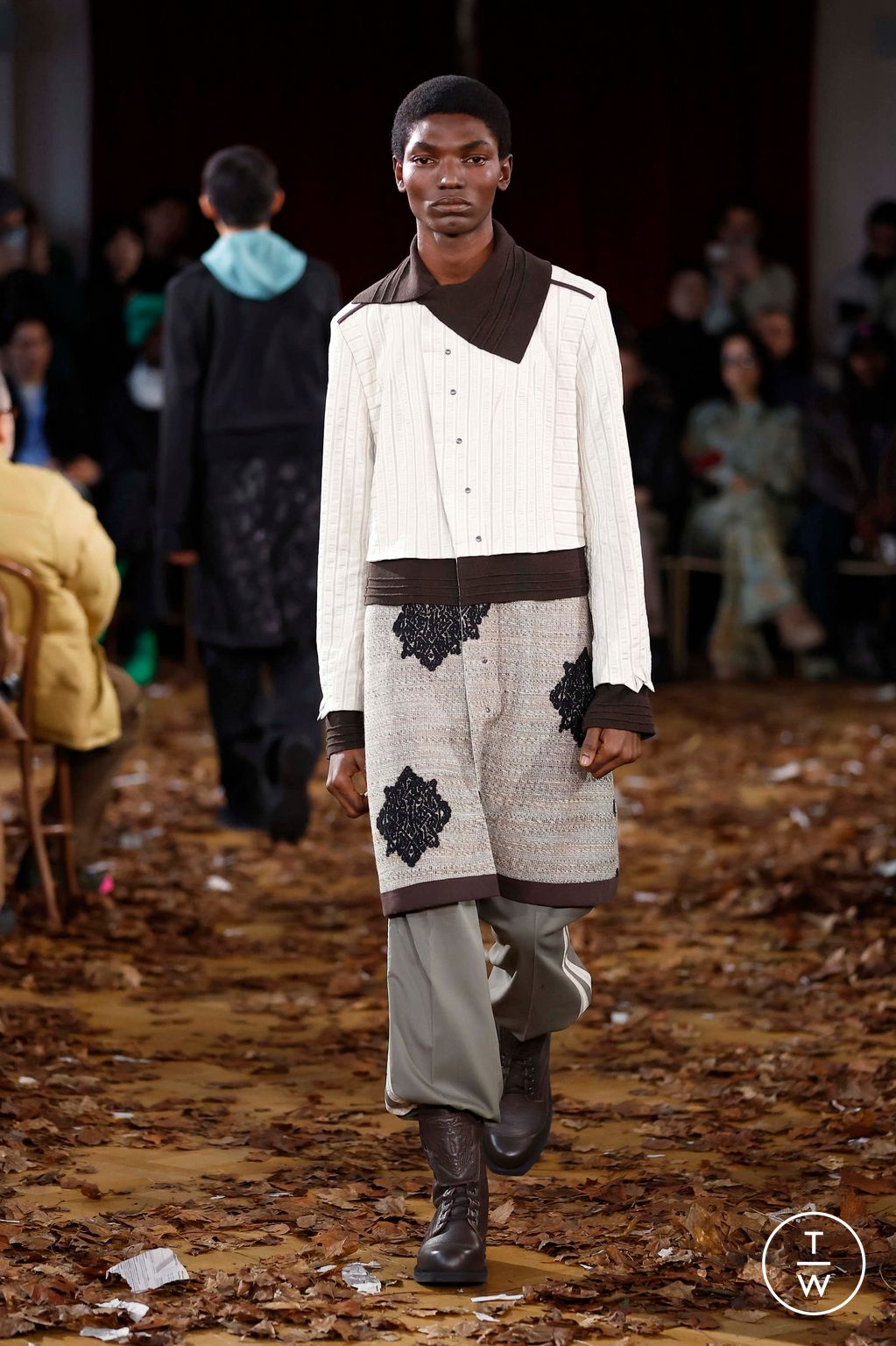 Fashion Week Paris Fall/Winter 2025 look 33 from the Kiko Kostadinov collection menswear