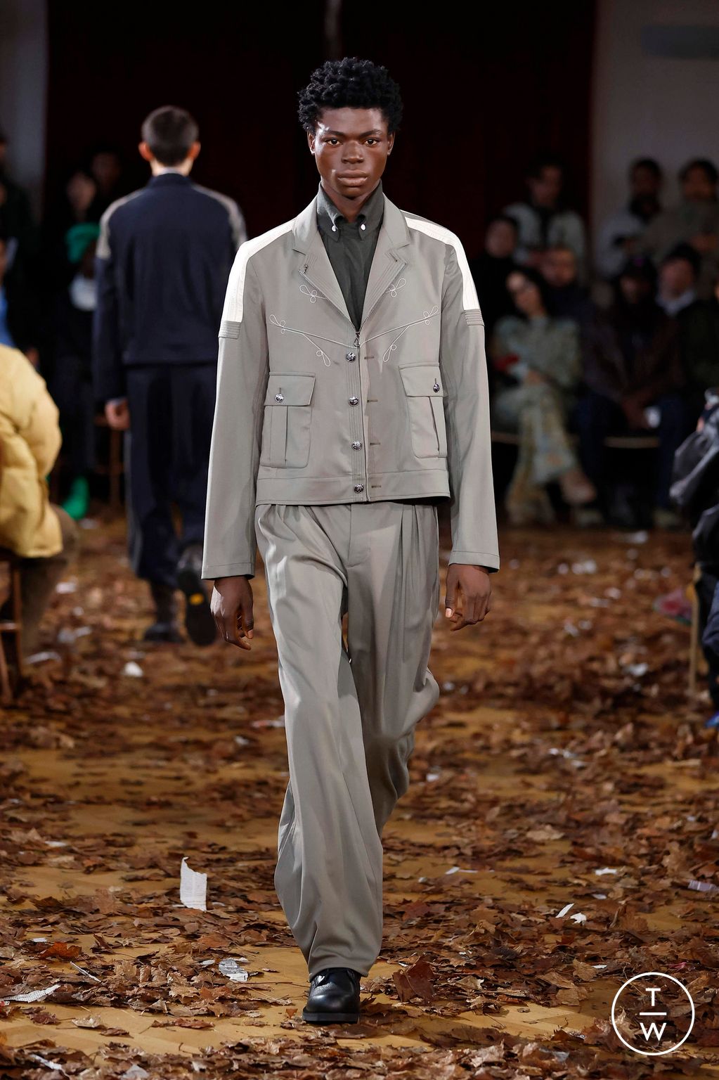 Fashion Week Paris Fall/Winter 2025 look 39 from the Kiko Kostadinov collection menswear