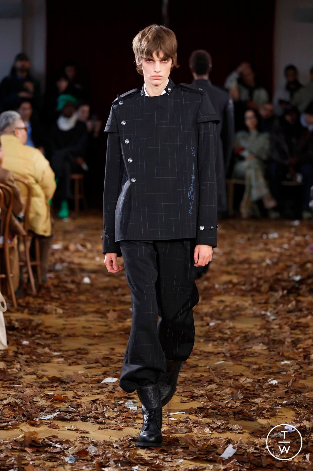 Fashion Week Paris Fall/Winter 2025 look 42 from the Kiko Kostadinov collection menswear