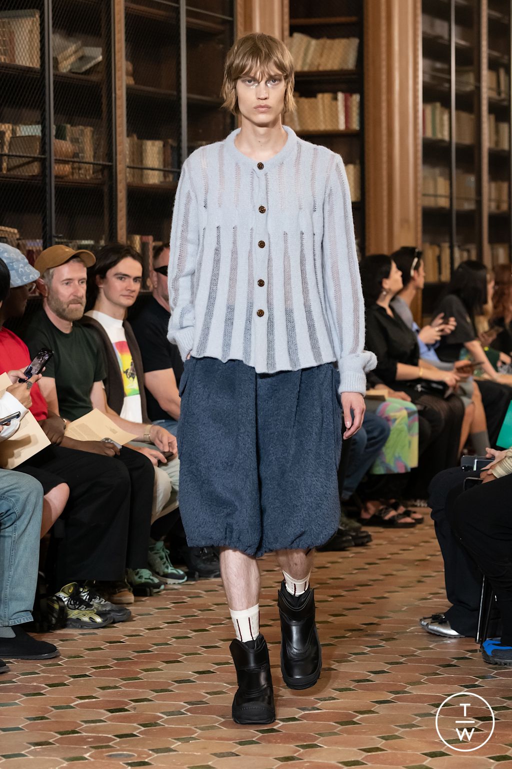 Fashion Week Paris Spring/Summer 2023 look 3 de la collection Kiko Kostadinov menswear
