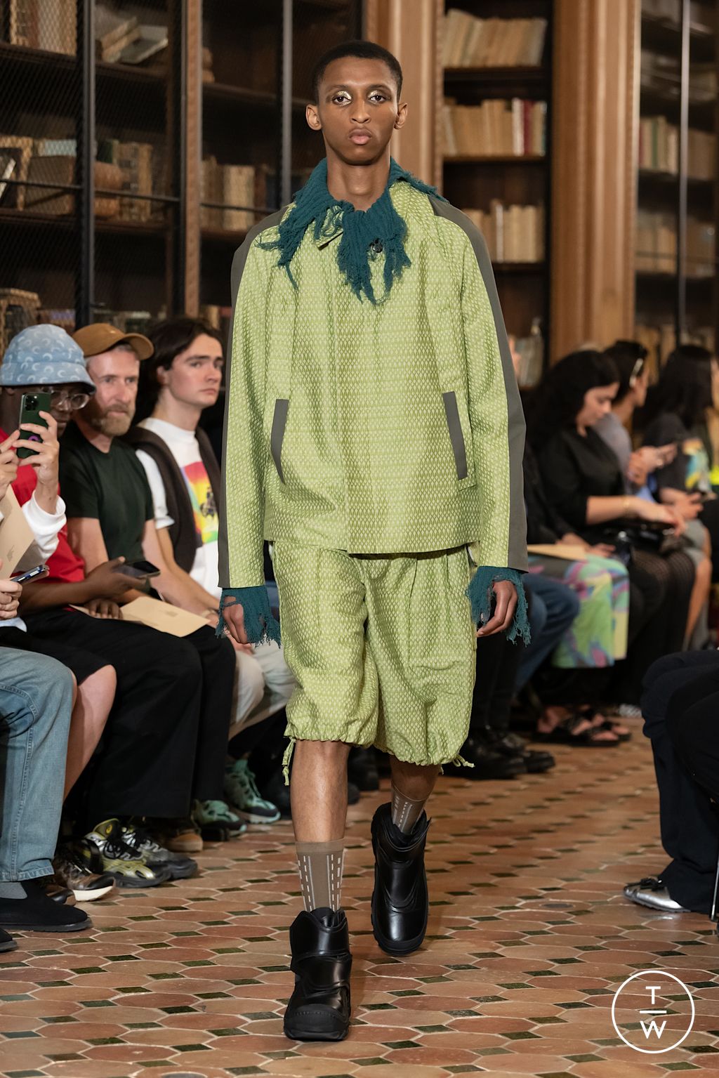 Fashion Week Paris Spring/Summer 2023 look 19 from the Kiko Kostadinov collection menswear
