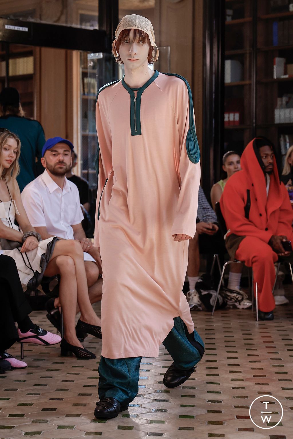 Fashion Week Paris Spring/Summer 2024 look 8 de la collection Kiko Kostadinov menswear