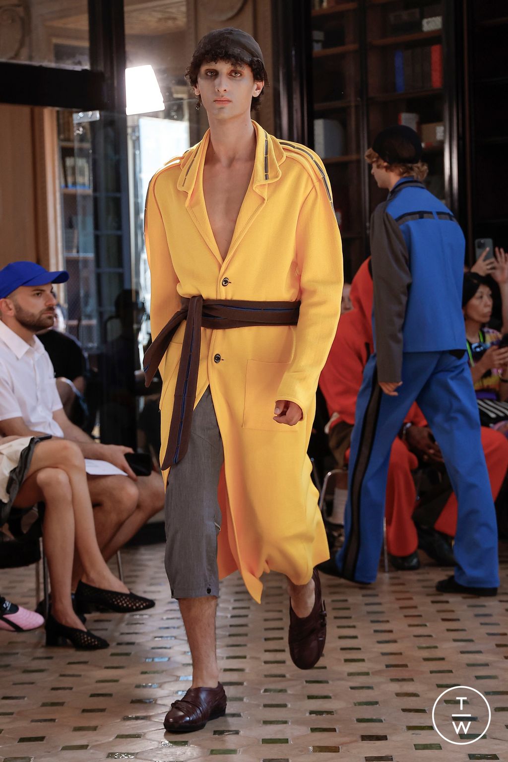 Fashion Week Paris Spring/Summer 2024 look 20 from the Kiko Kostadinov collection 男装