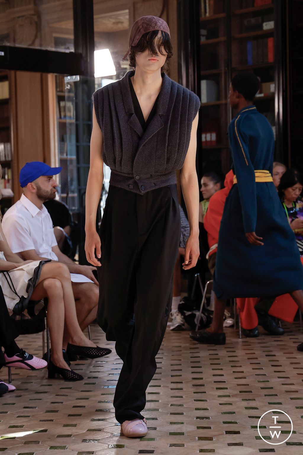 Fashion Week Paris Spring/Summer 2024 look 22 de la collection Kiko Kostadinov menswear
