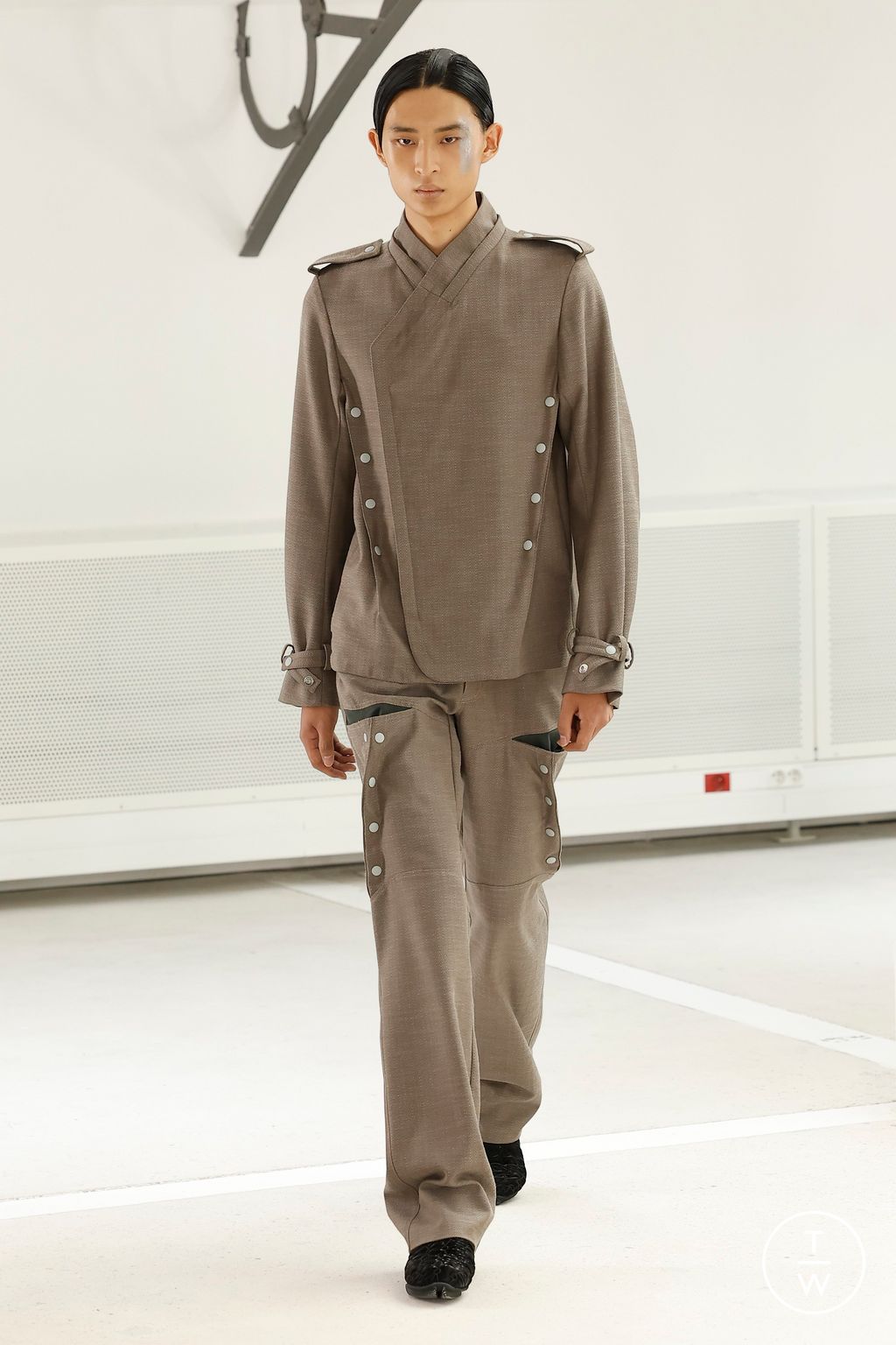 Fashion Week Paris Spring-Summer 2025 look 1 from the Kiko Kostadinov collection menswear
