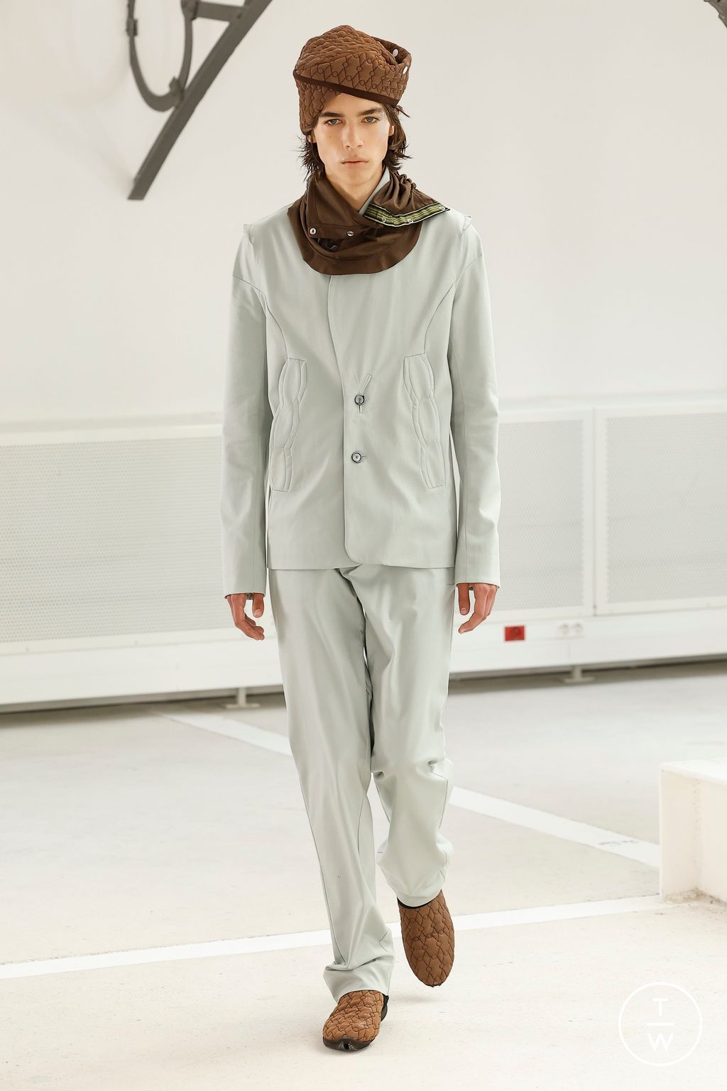 Fashion Week Paris Spring-Summer 2025 look 10 de la collection Kiko Kostadinov menswear