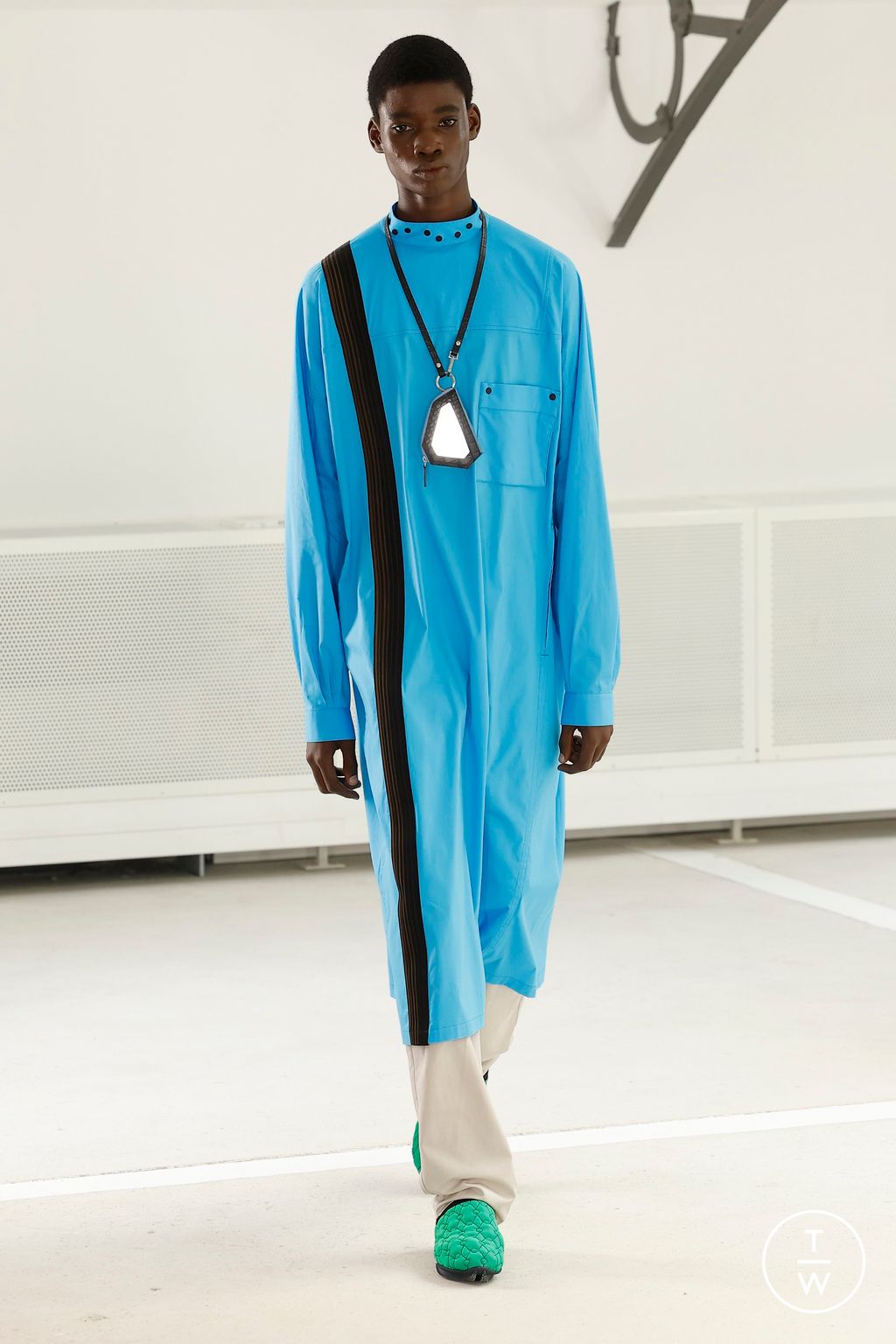 Fashion Week Paris Spring-Summer 2025 look 19 from the Kiko Kostadinov collection menswear