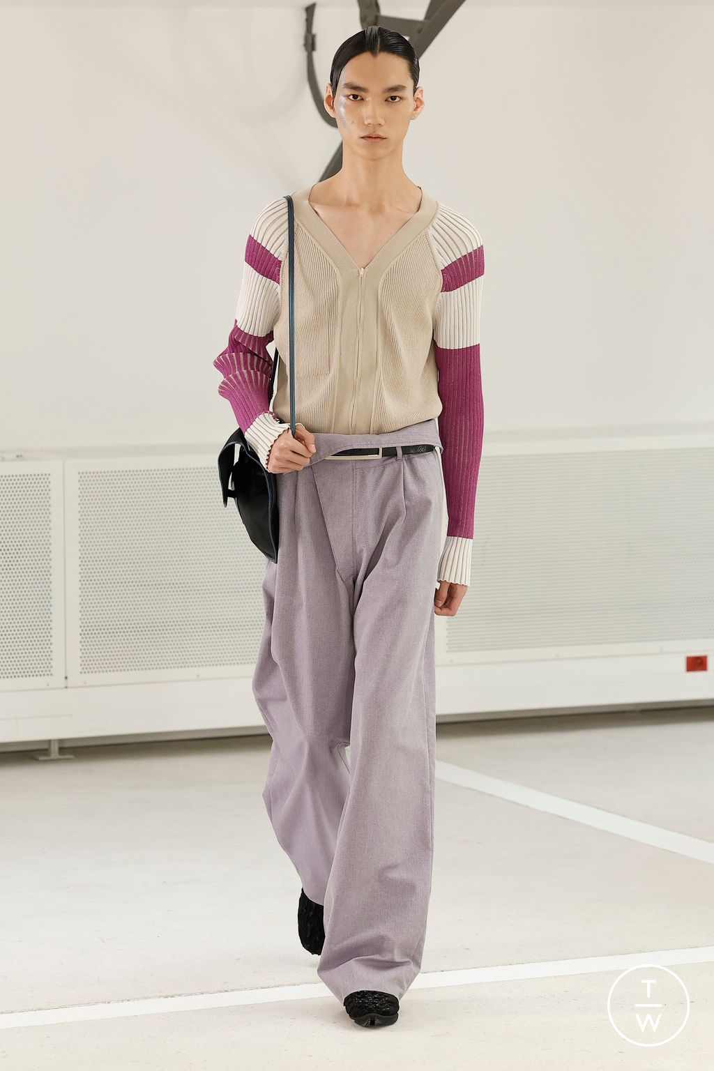 Fashion Week Paris Spring-Summer 2025 look 24 from the Kiko Kostadinov collection menswear
