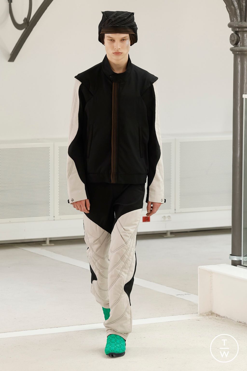 Fashion Week Paris Spring-Summer 2025 look 27 from the Kiko Kostadinov collection menswear