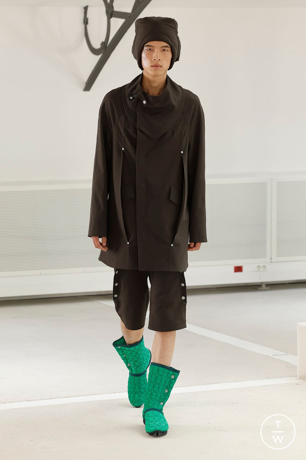 Fashion Week Paris Spring-Summer 2025 look 30 from the Kiko Kostadinov collection menswear