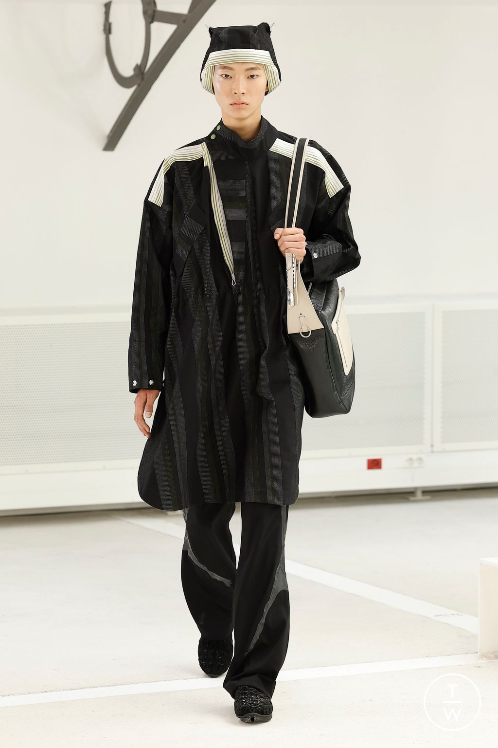 Fashion Week Paris Spring-Summer 2025 look 39 from the Kiko Kostadinov collection menswear