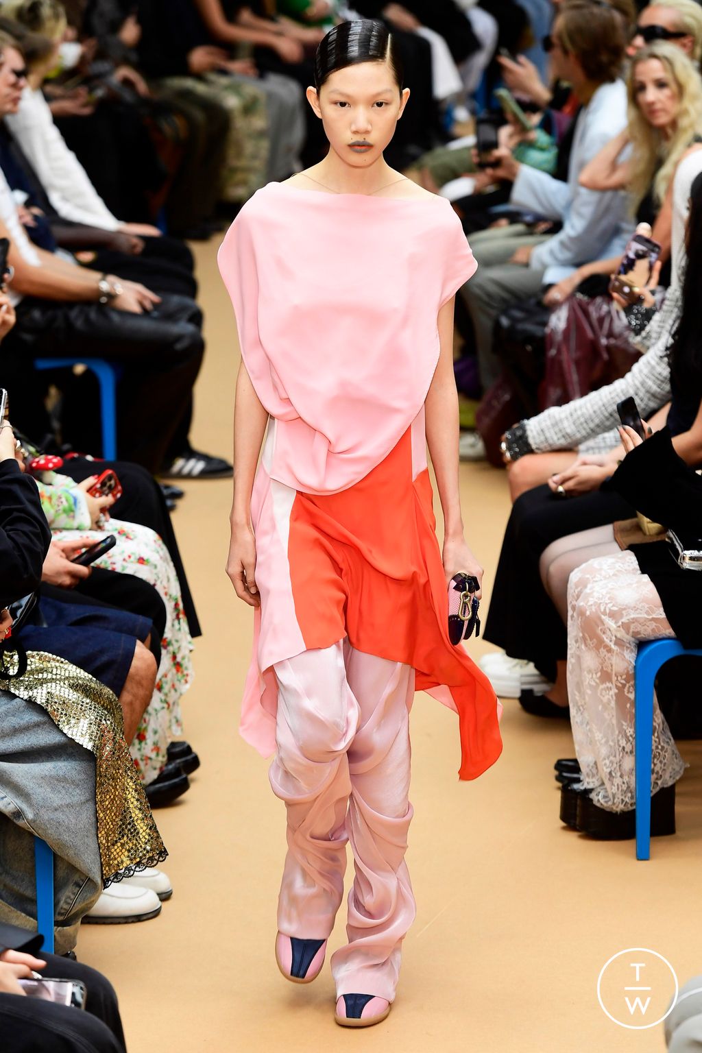 Fashion Week Paris Spring/Summer 2024 look 5 de la collection Kiko Kostadinov womenswear