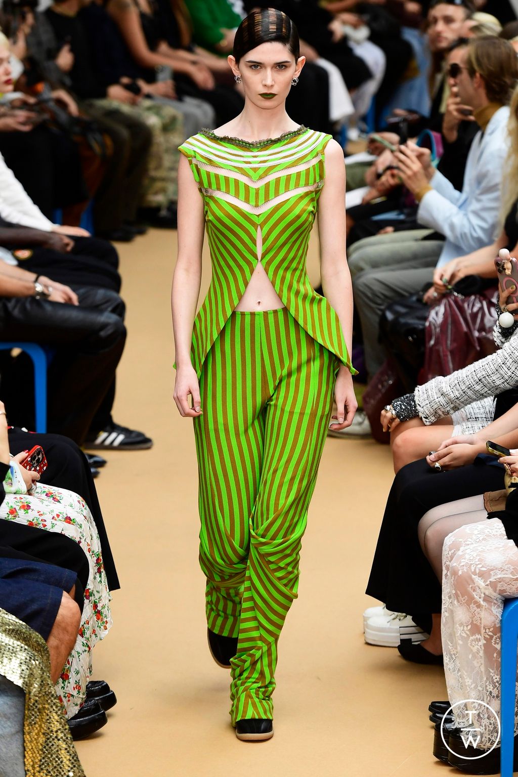 Fashion Week Paris Spring/Summer 2024 look 7 de la collection Kiko Kostadinov womenswear