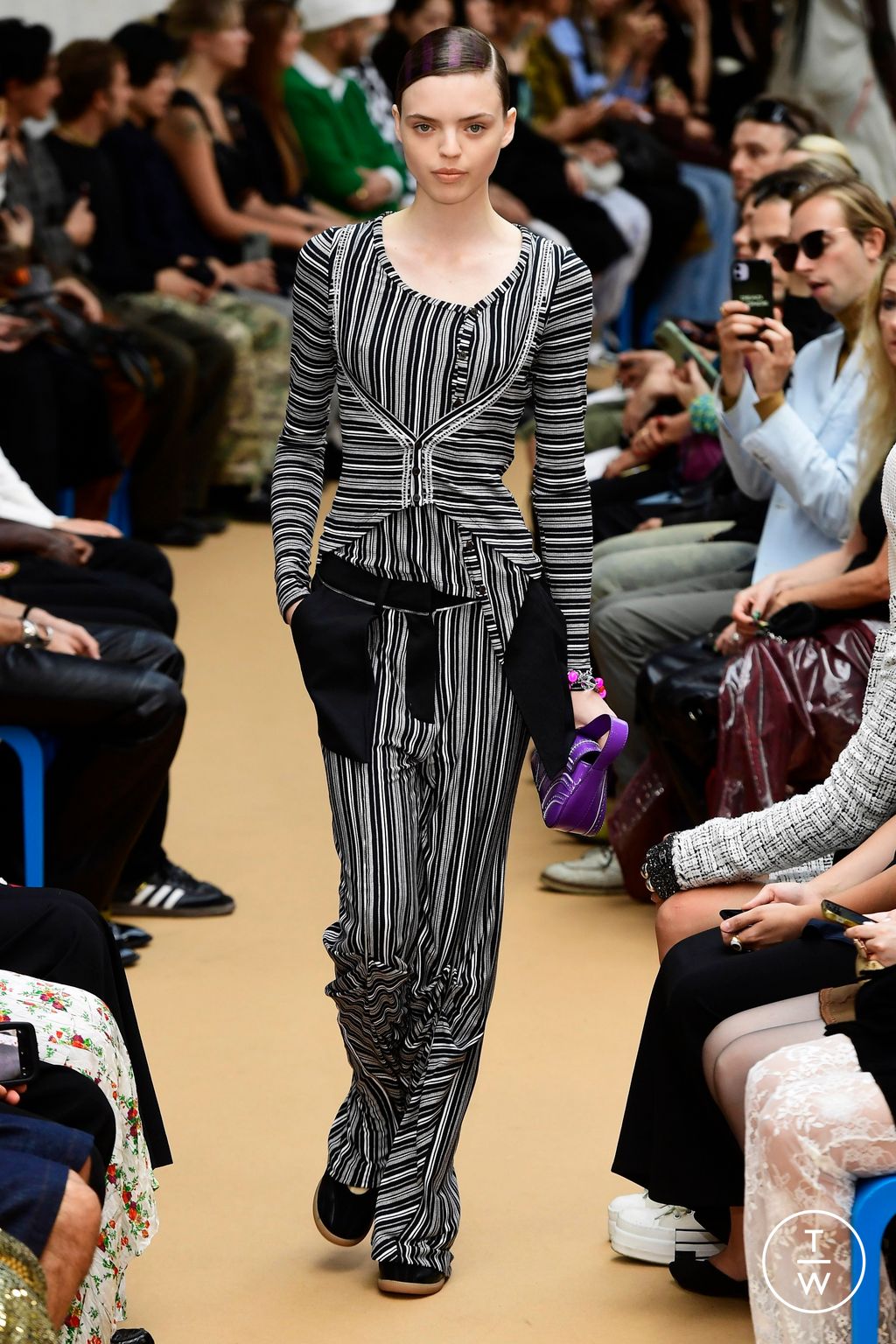 Fashion Week Paris Spring/Summer 2024 look 8 de la collection Kiko Kostadinov womenswear
